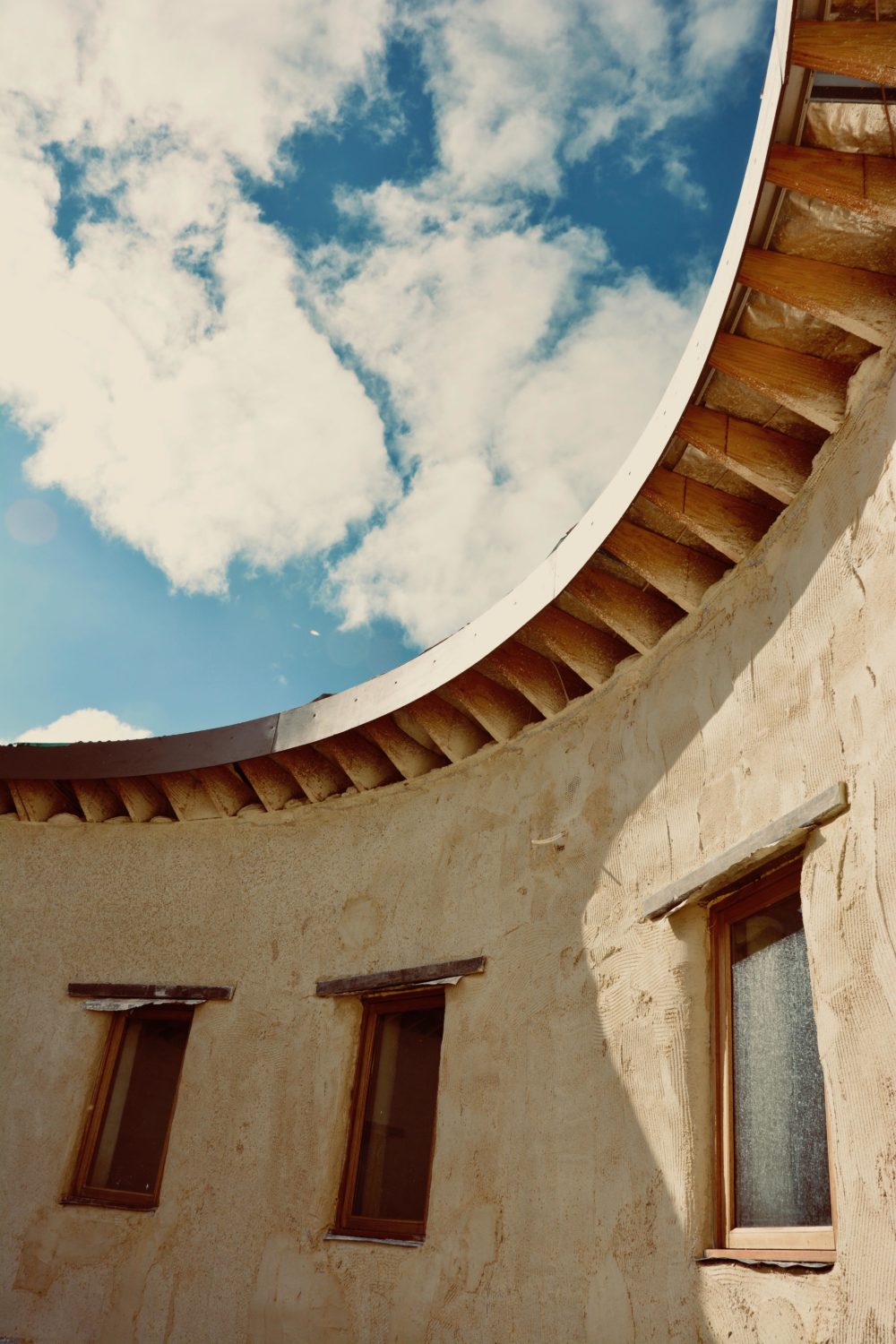 The Willowend Round House, image size:1000x1500