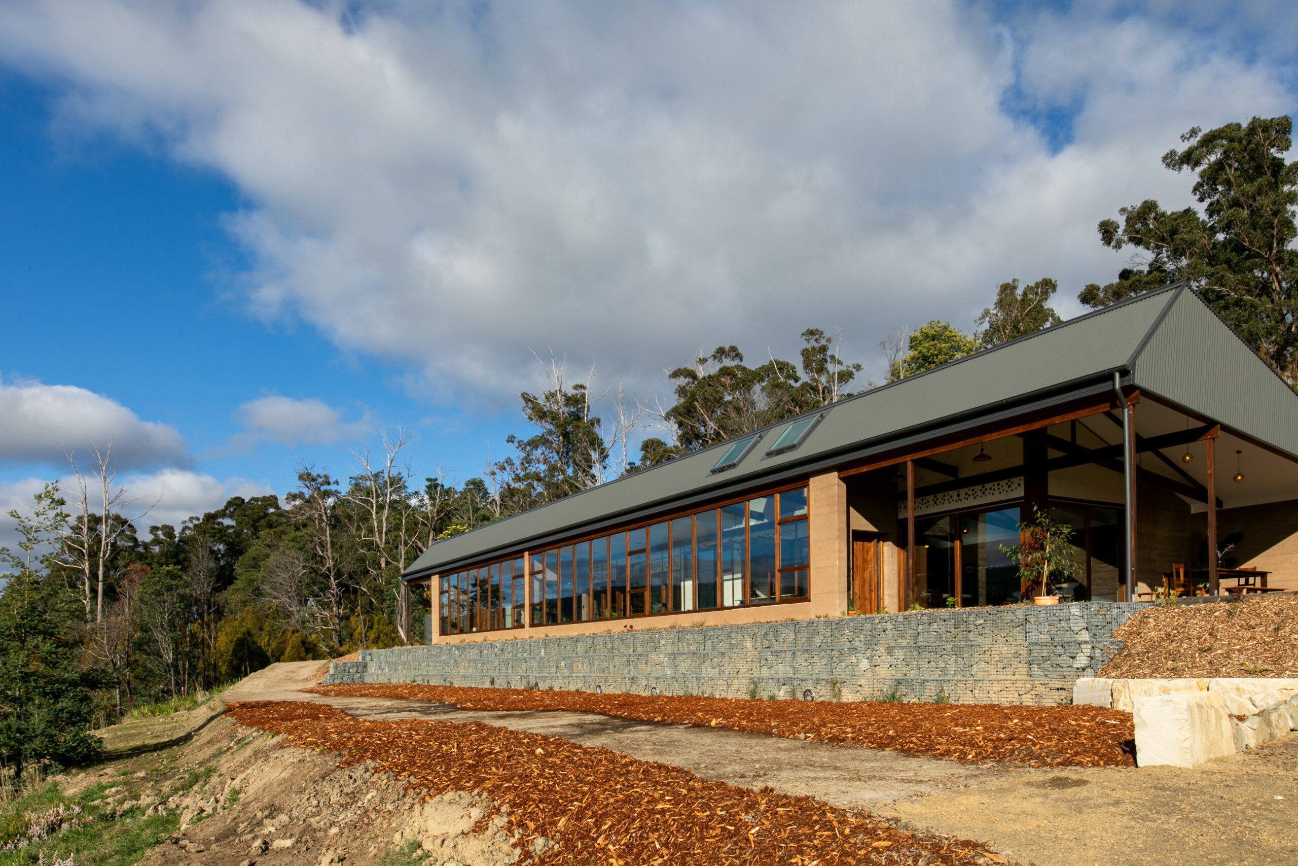 20250808EarthHouse01241