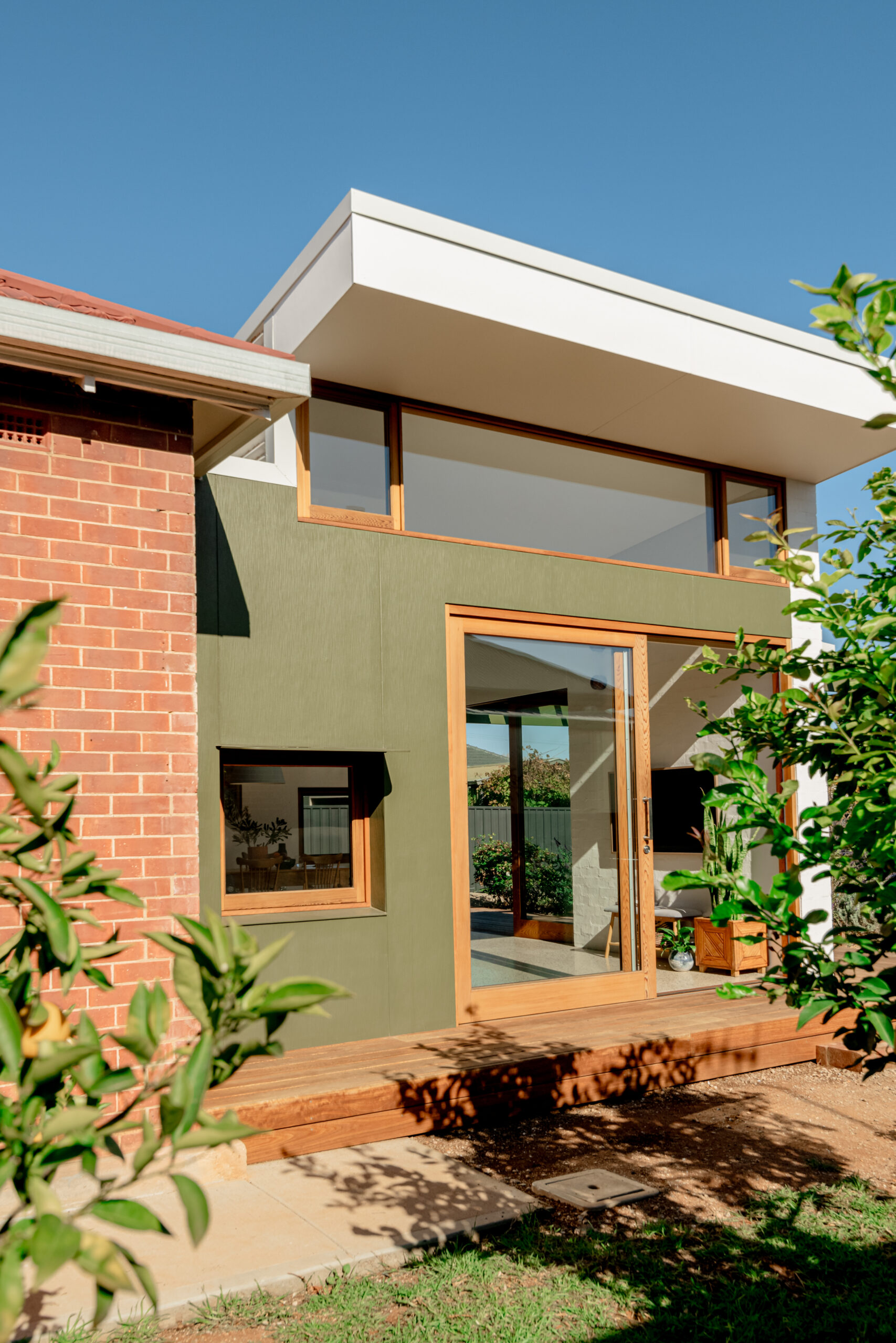 JON LOWE ARCHITECT- CHURCHILL AVE