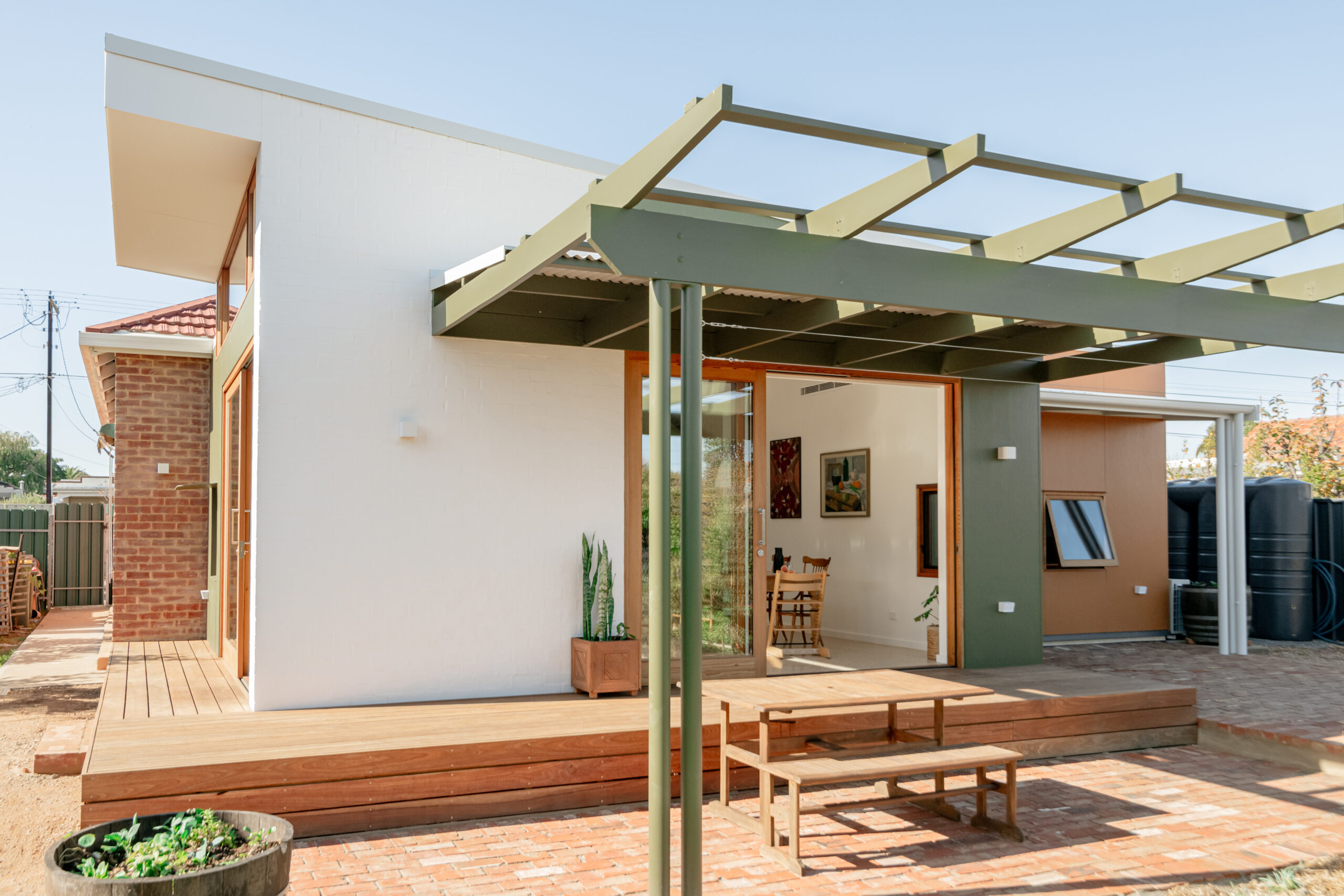 JON LOWE ARCHITECT- CHURCHILL AVE