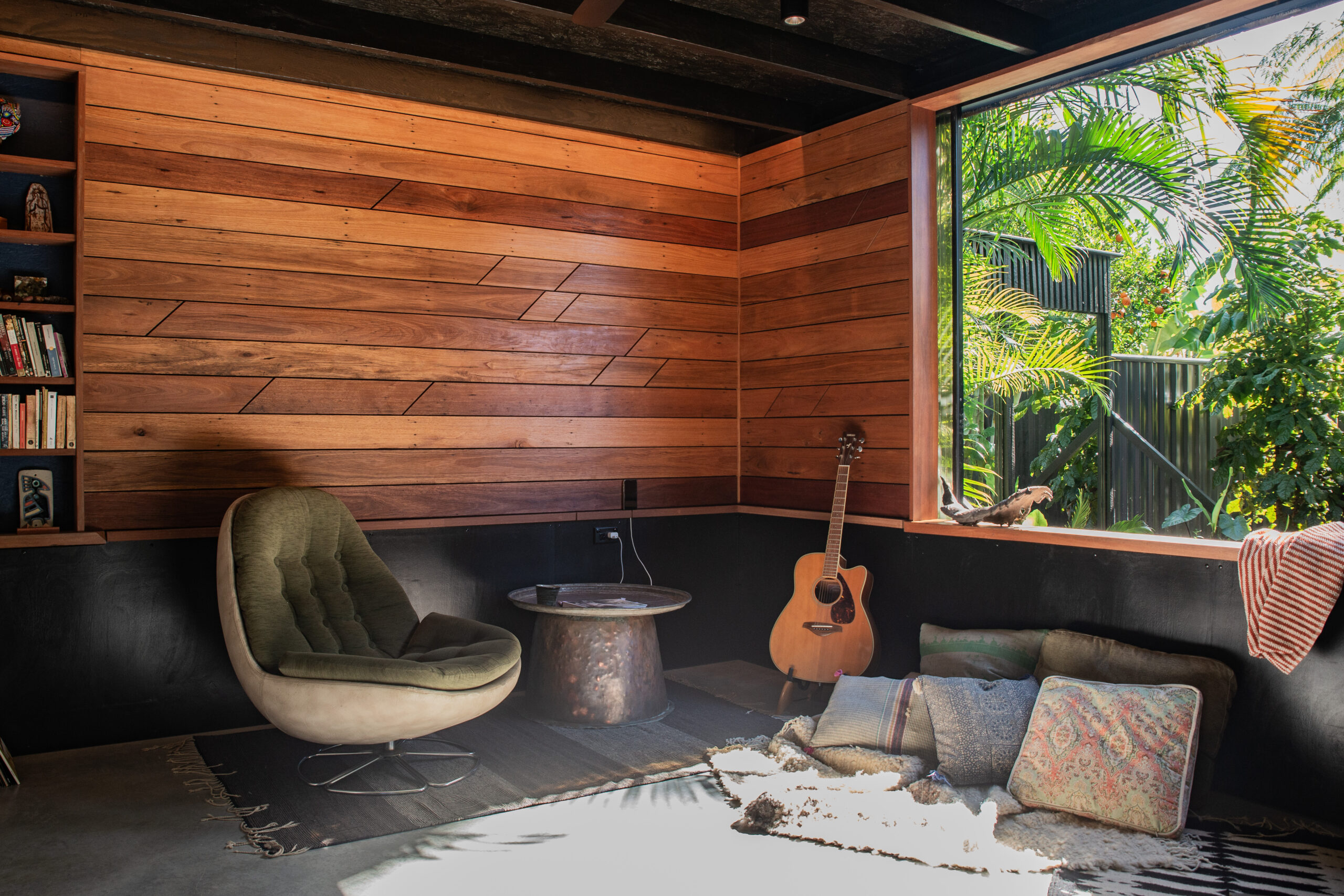 06_interior-view-and-hendrix-wall__aDSC_8709