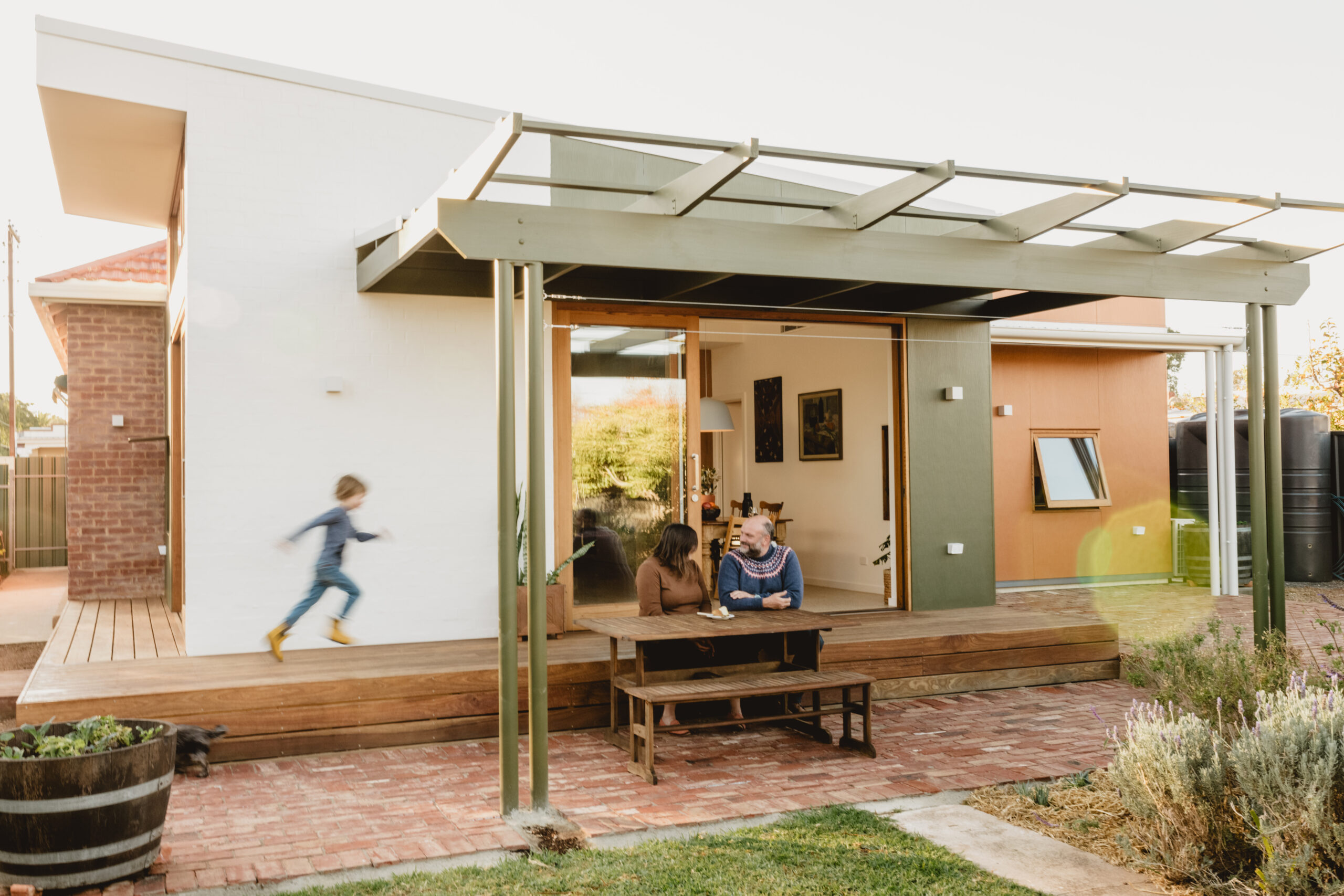 JON LOWE ARCHITECT- CHURCHILL AVE