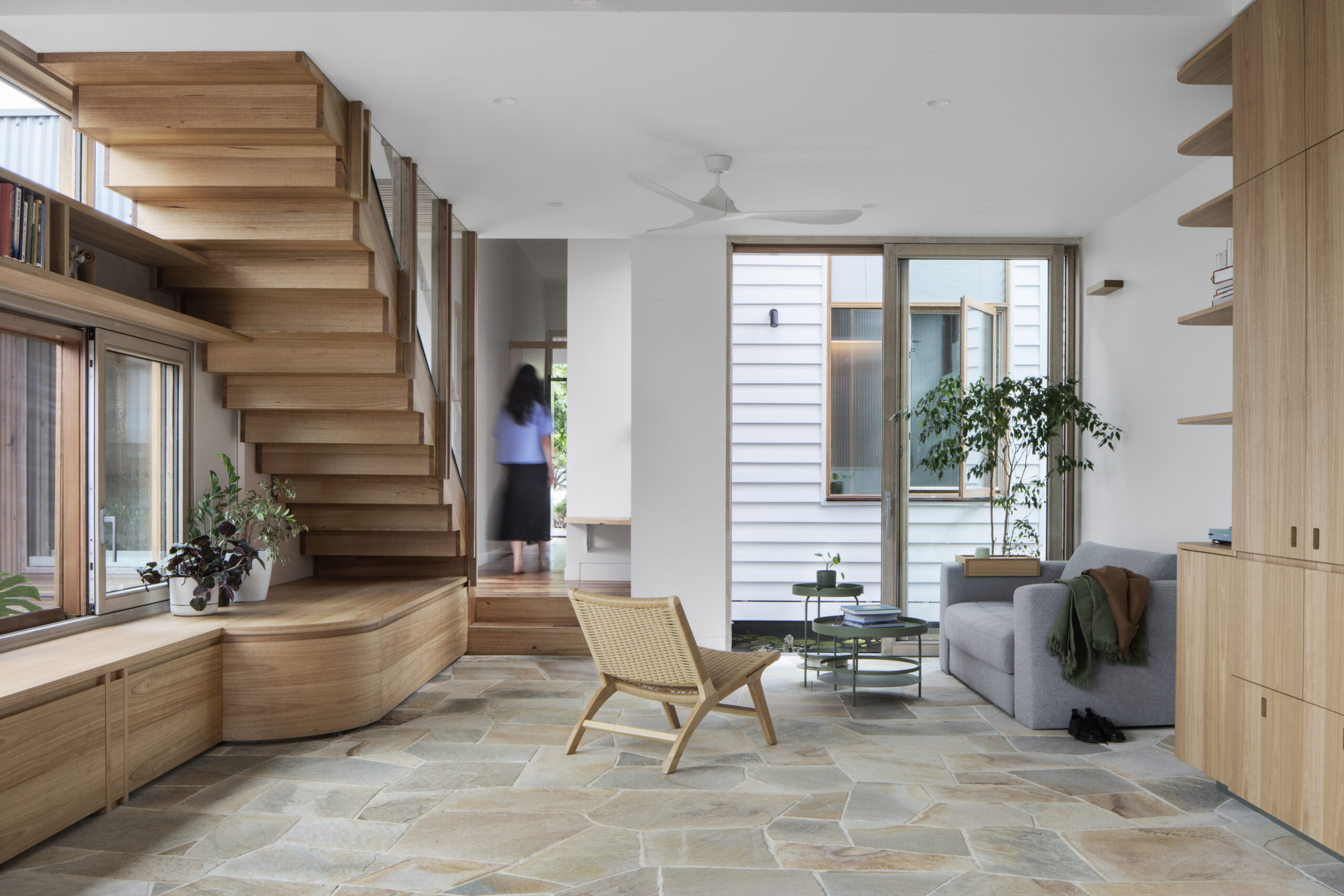 18-LIFE-CYCLE-LOUNGE