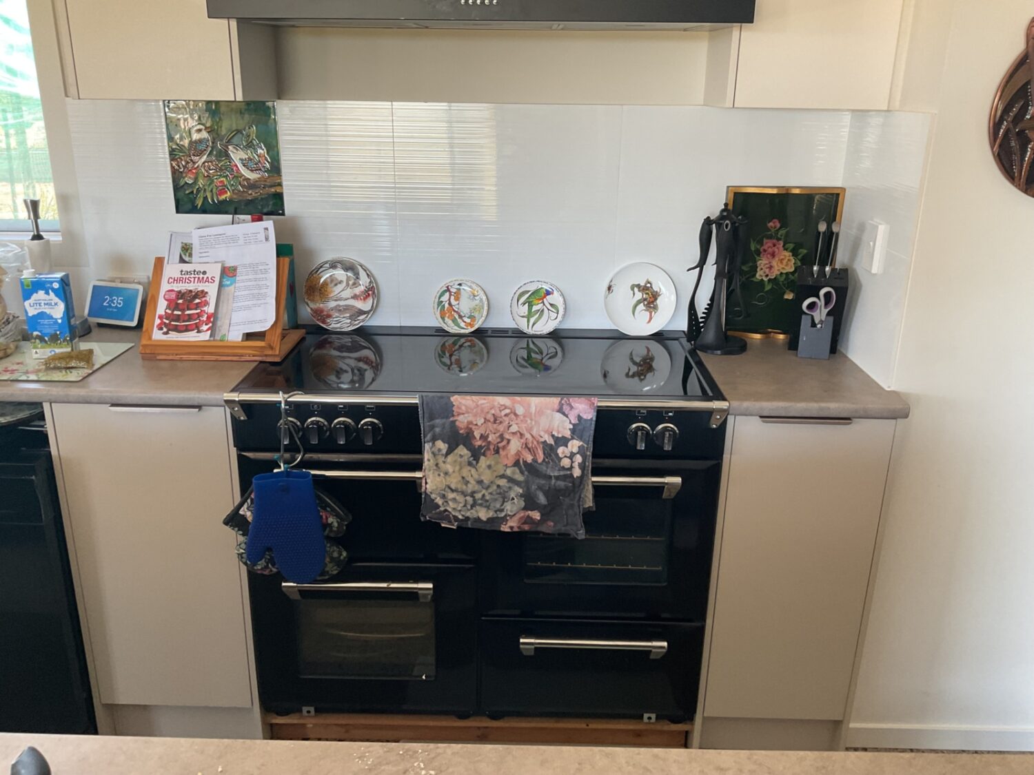 All-electric-house-with-2-induction-cook-tops-and-ovens-and-Sanden-heat-pump-HWS-scaled