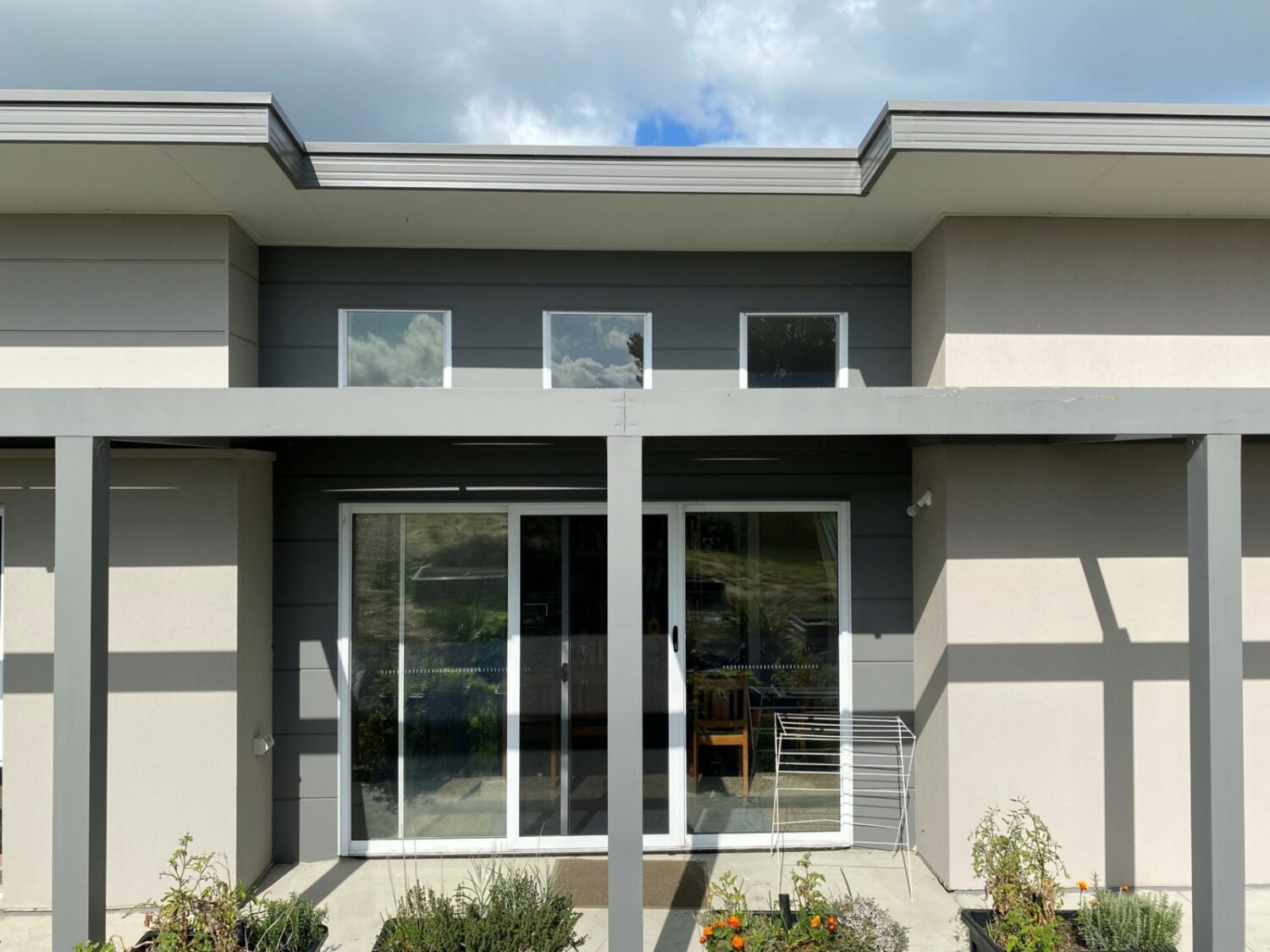 Front-of-house-clestorey-windows-for-heat-control-scaled