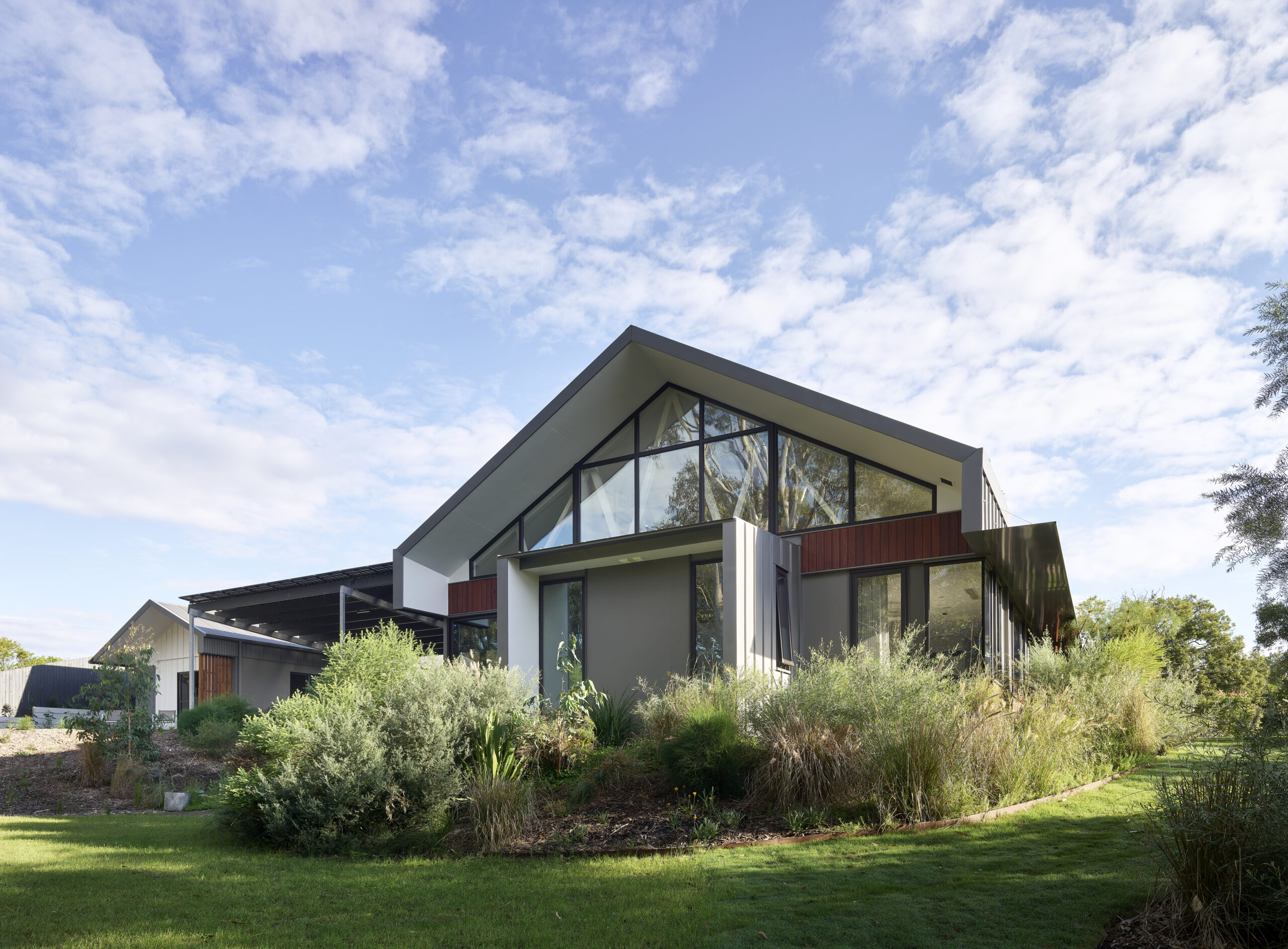 KINGFISHER GUEST HOUSE FOR PTMA ARCHITECTURE