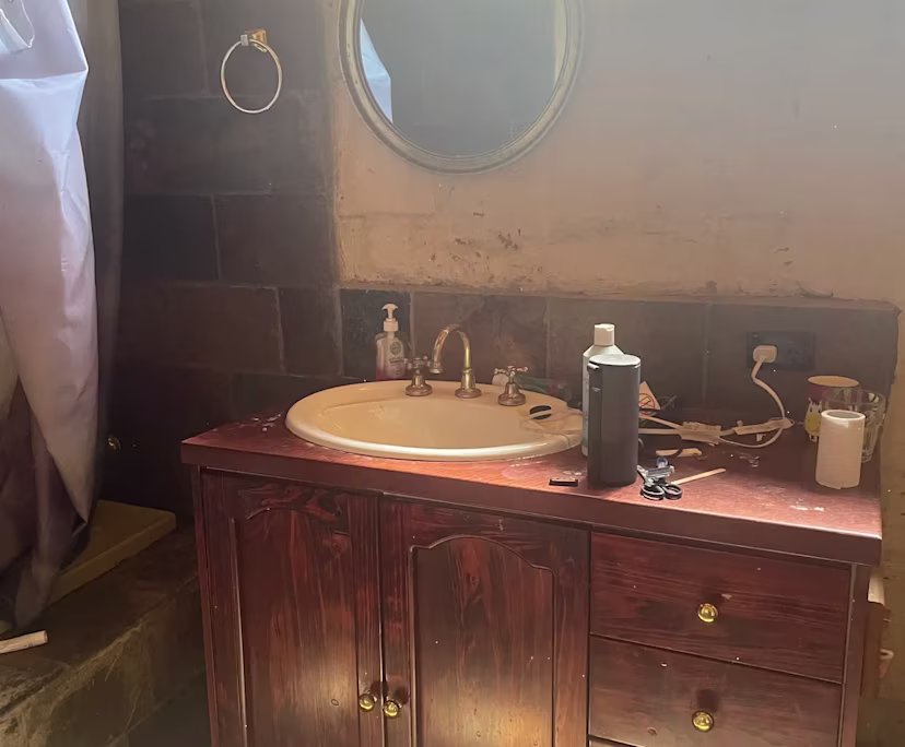 qaoenedqltiarw7unmia-Big-Bathroom