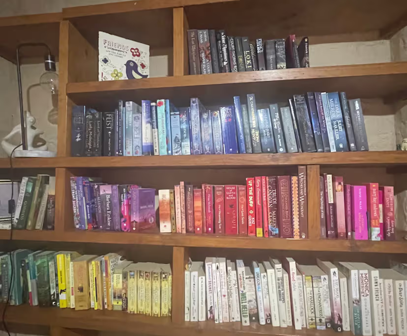 qtnv0w7fzfqfywbkdzeg-Book-Shelf-Spare-Room