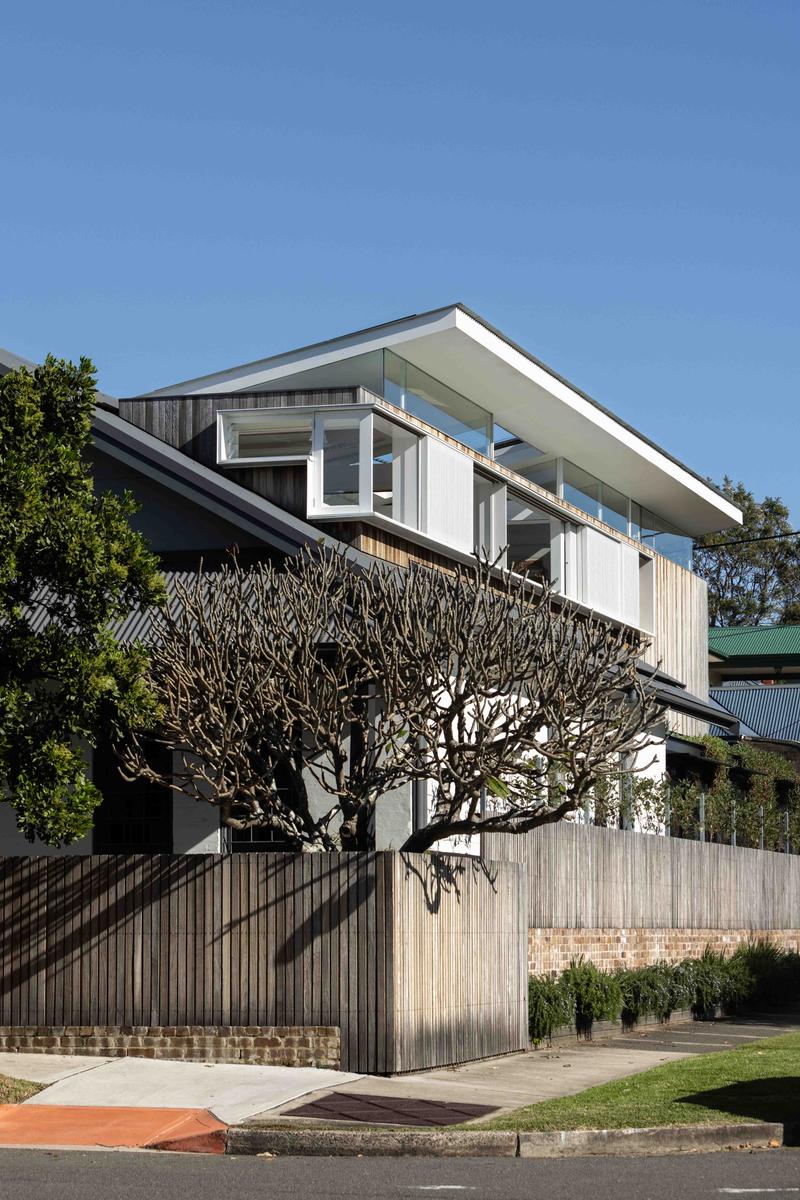 00-Matt-Day-Architect-Matt-Day-Manly-House-Exterior-Timber-Cladding