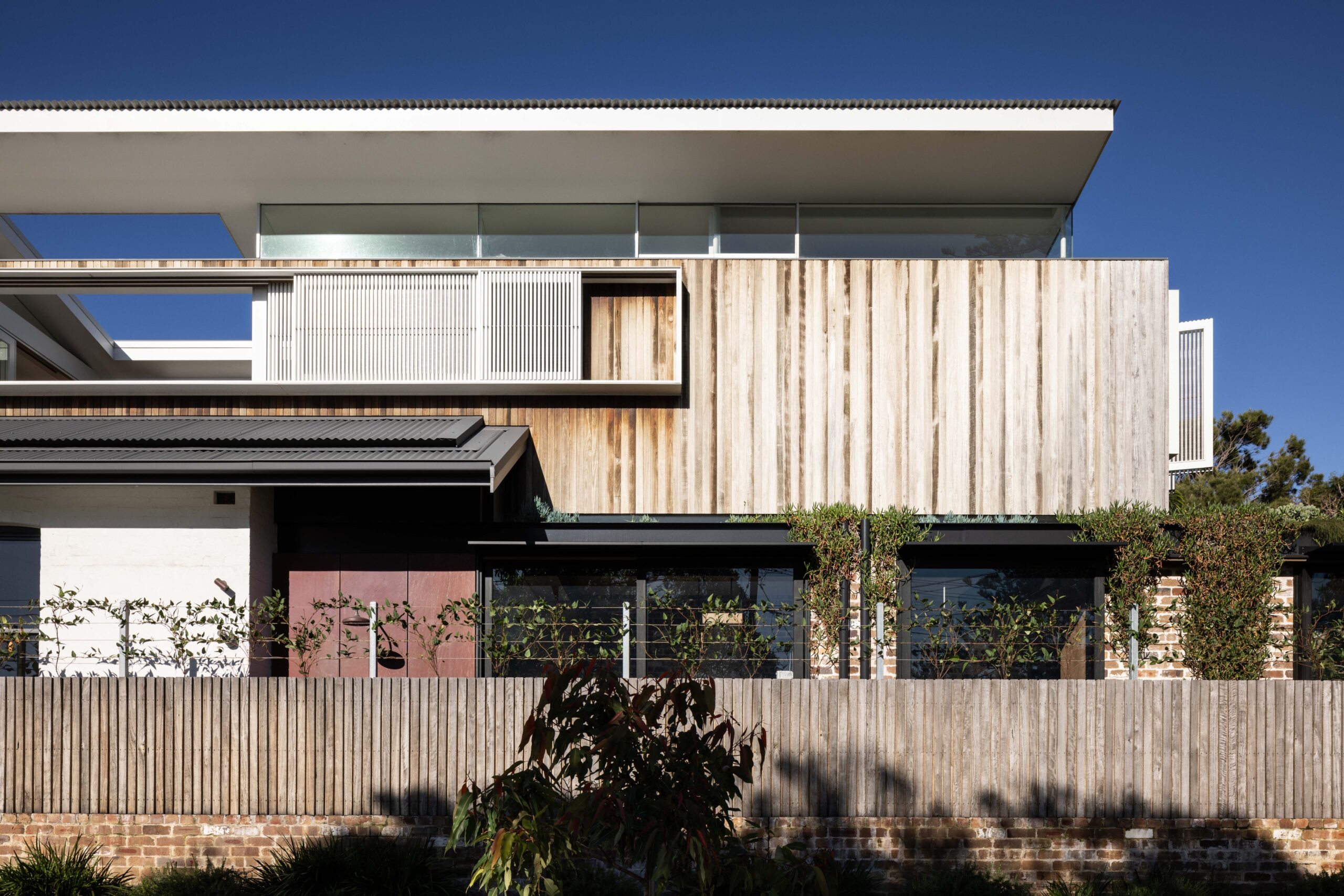 01-Matt-Day-Architect-Matt-Day-Manly-House-Exterior-Timber-Cladding