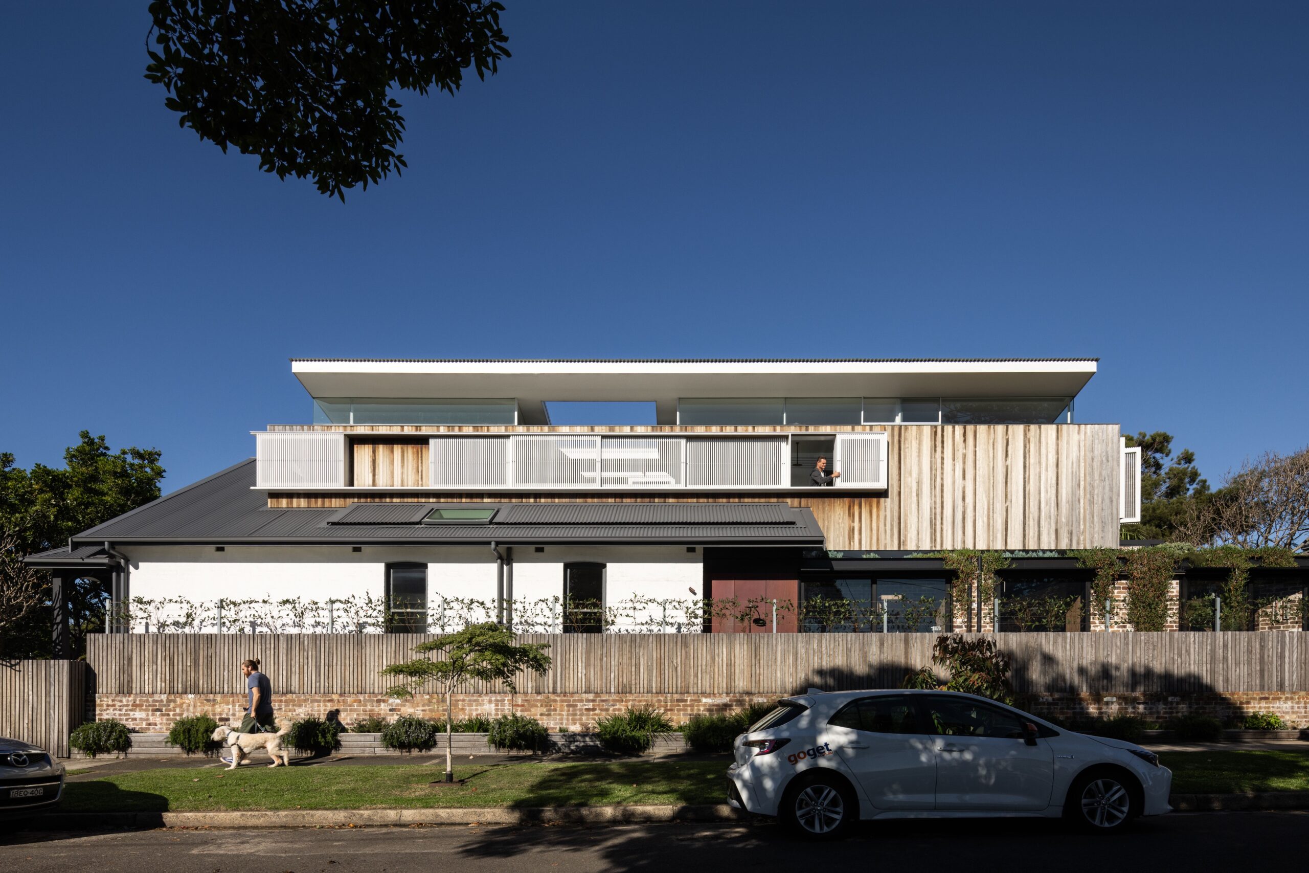 02-Matt-Day-Architect-Matt-Day-Manly-House-Exterior-Timber-Cladding