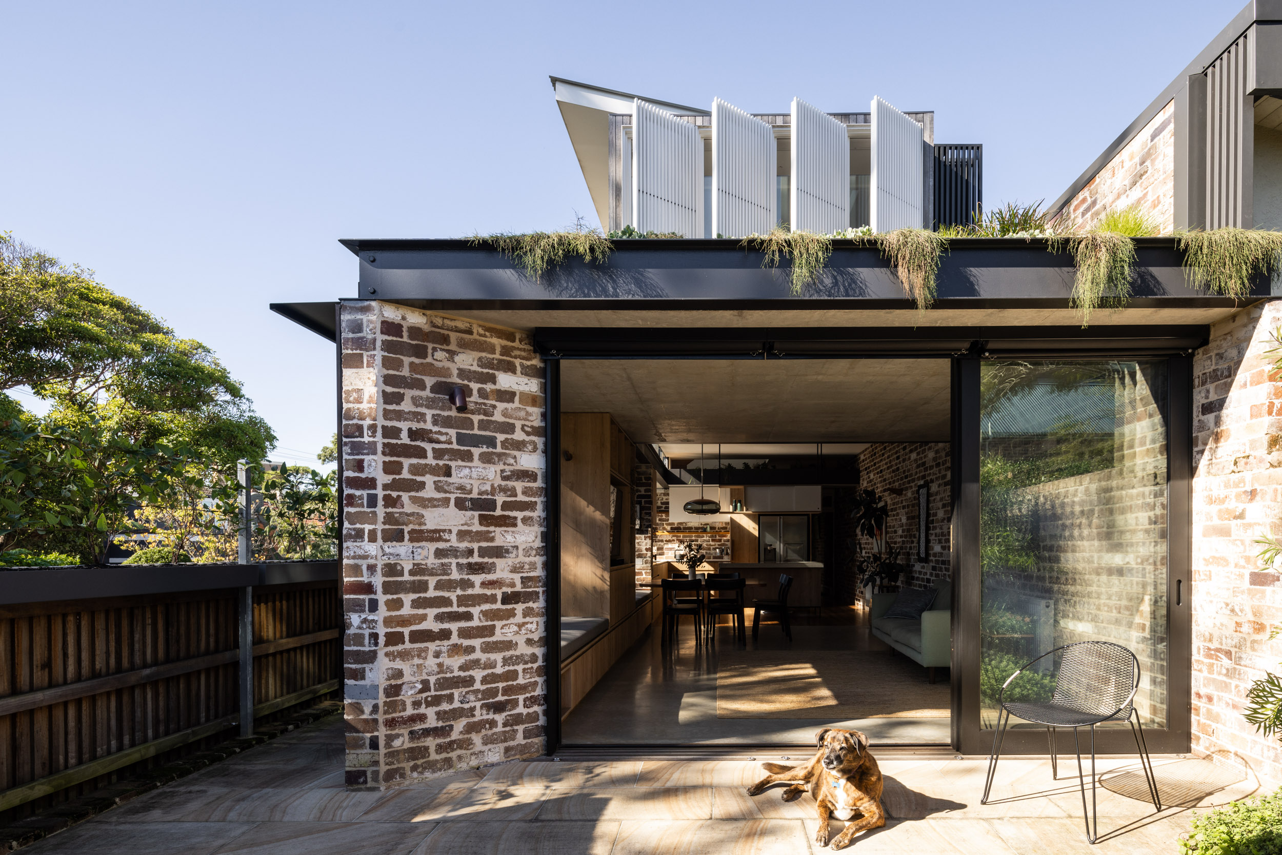 06-Matt-Day-Architect-Matt-Day-Manly-House-Exterior-Living-Recycled-Brick