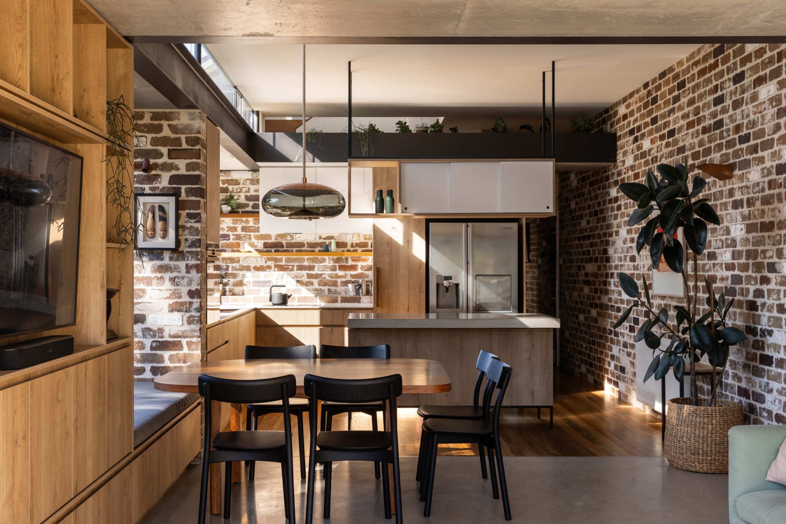 07-Matt-Day-Architect-Matt-Day-Manly-House-Kitchen-Dining-Recycled-Brick-Timber