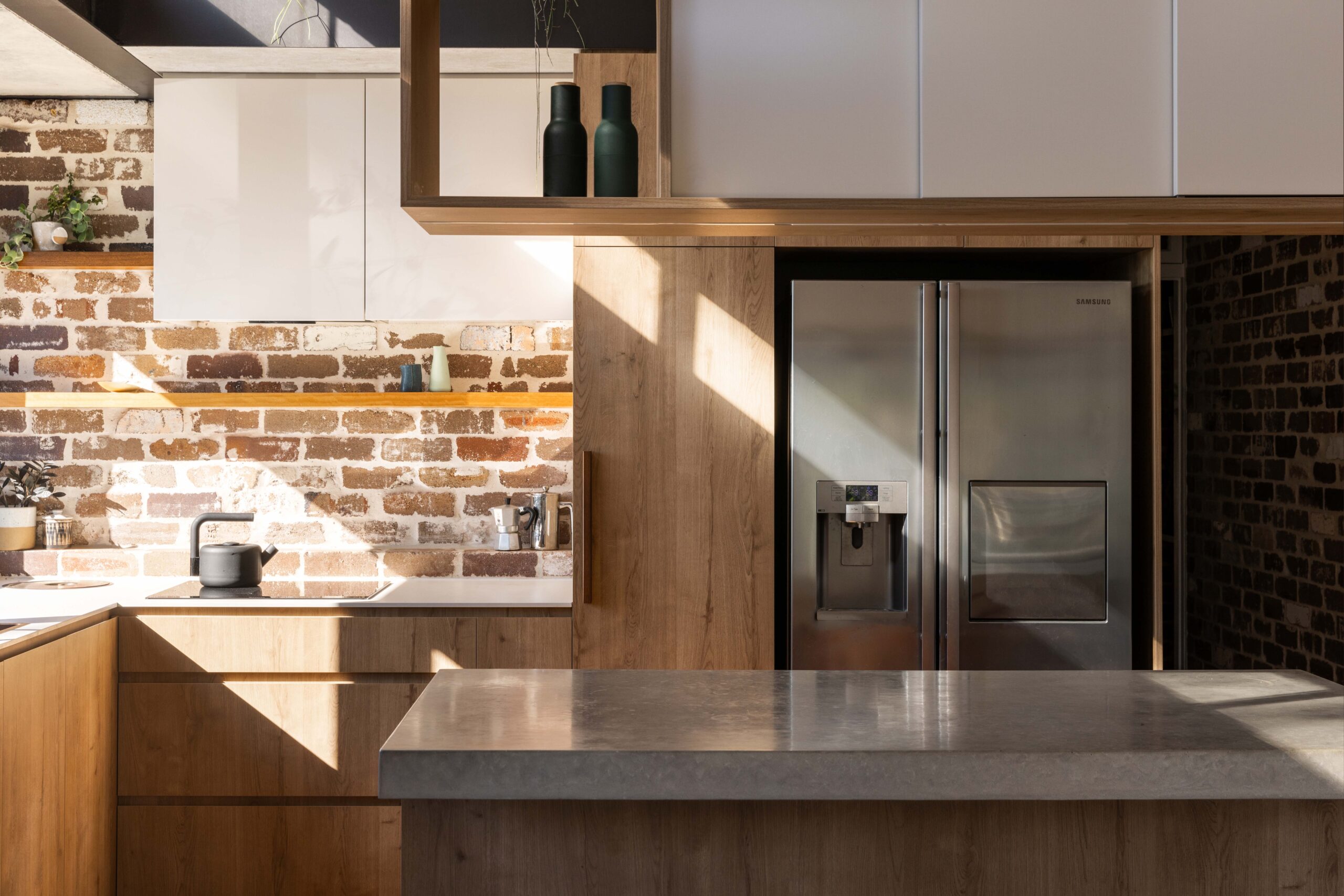 08-Matt-Day-Architect-Matt-Day-Manly-House-Kitchen-Recycled-Brick-Timber