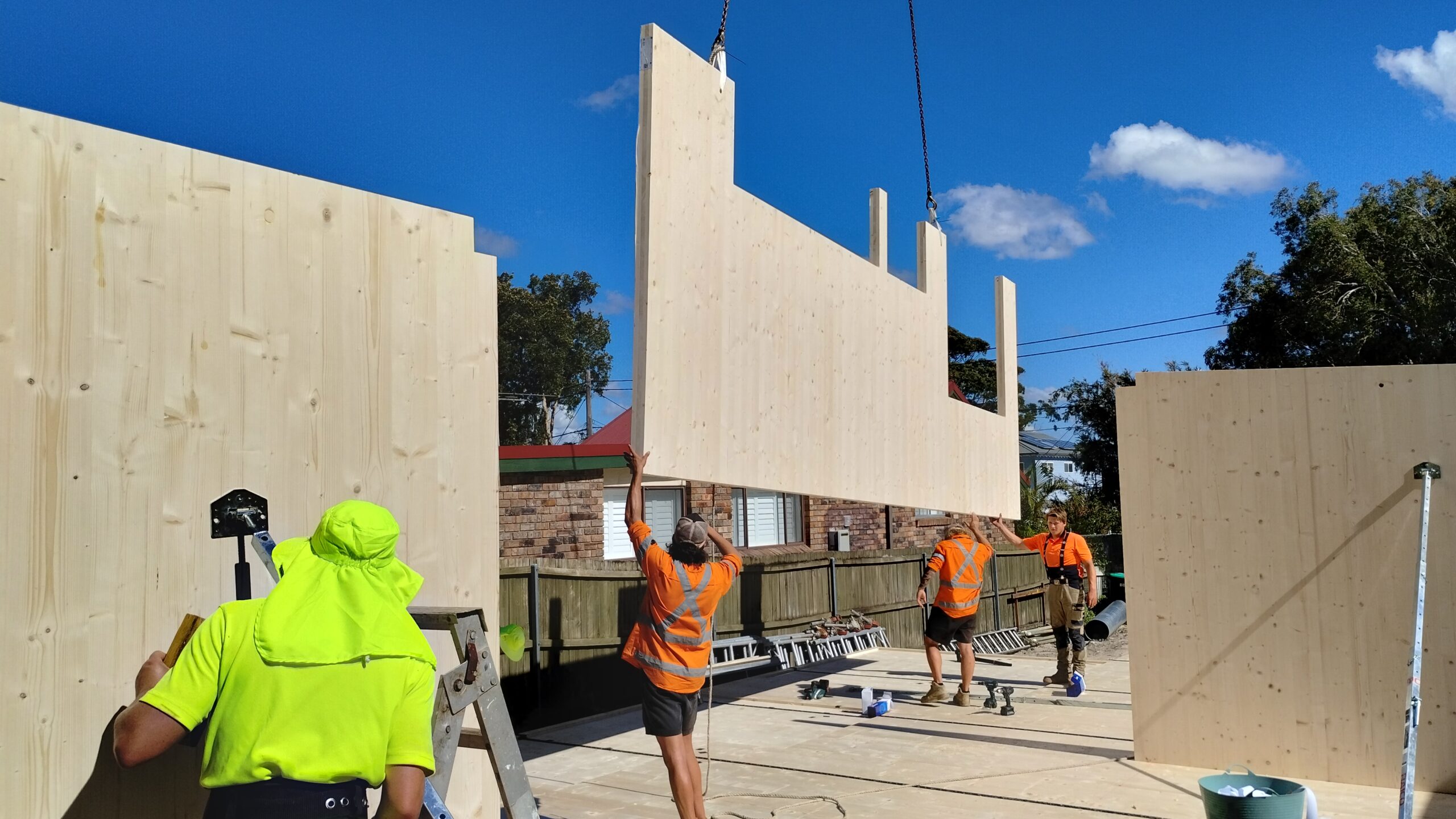 1-Craning-panels-in-