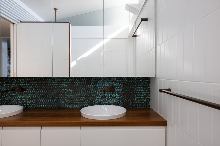 13-Matt-Day-Architect-Matt-Day-Manly-House-Bathroom