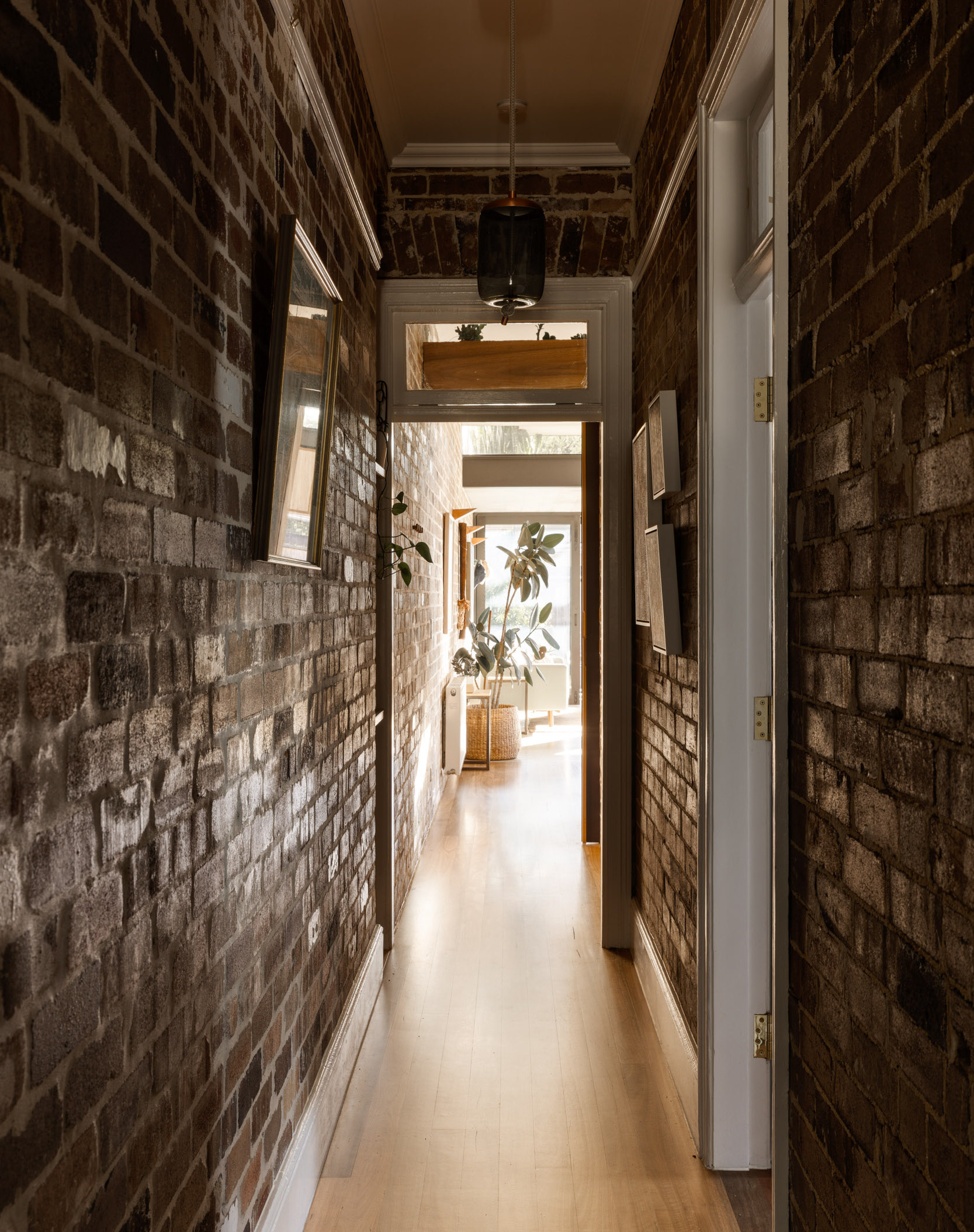 14-Matt-Day-Architect-Matt-Day-Manly-House-Indoor-Recycled-Brick-Walls