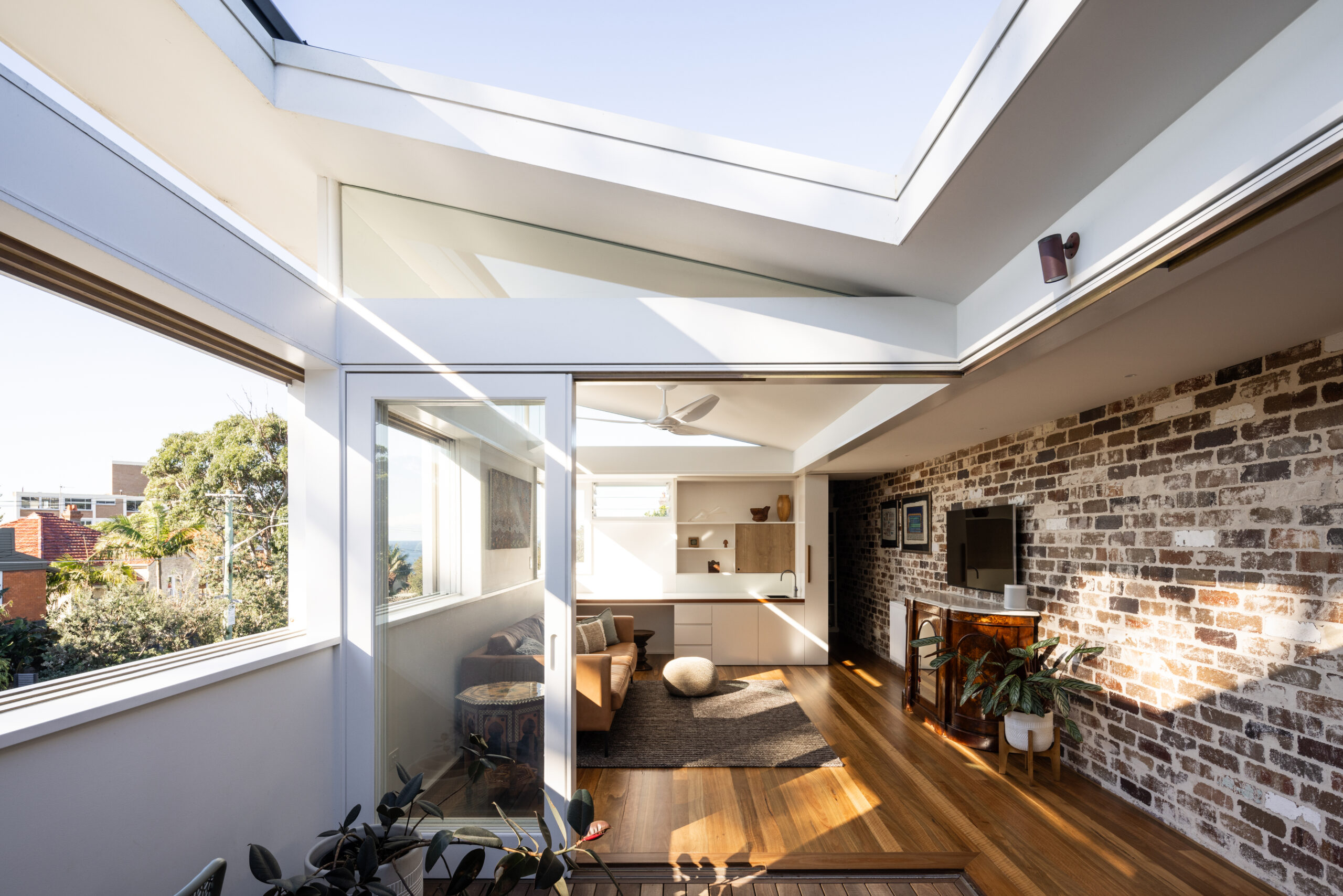 17-Matt-Day-Architect-Matt-Day-Manly-House-Indoor-Terrace01