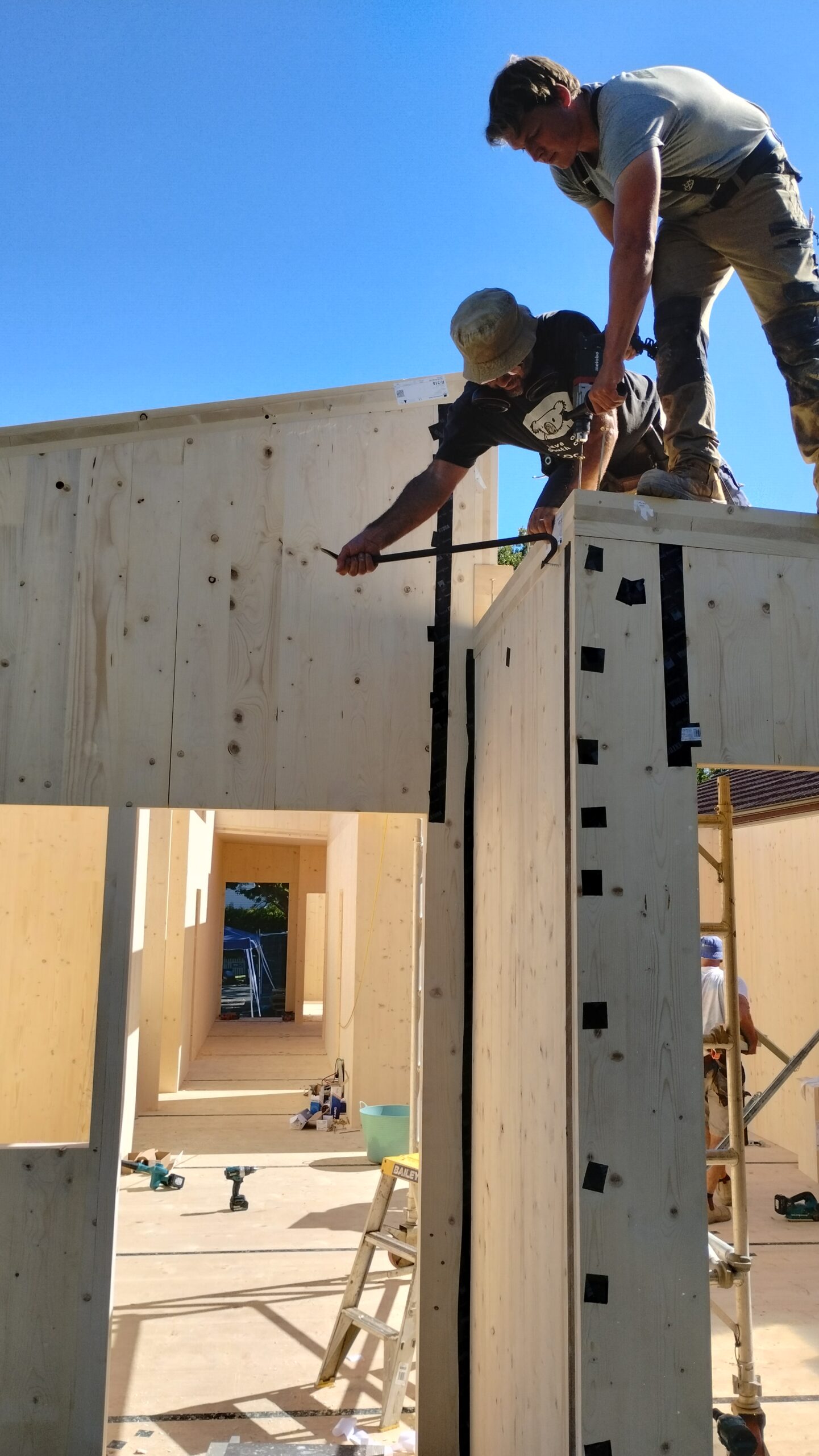 2-Sealing-joins-and-screwholes-