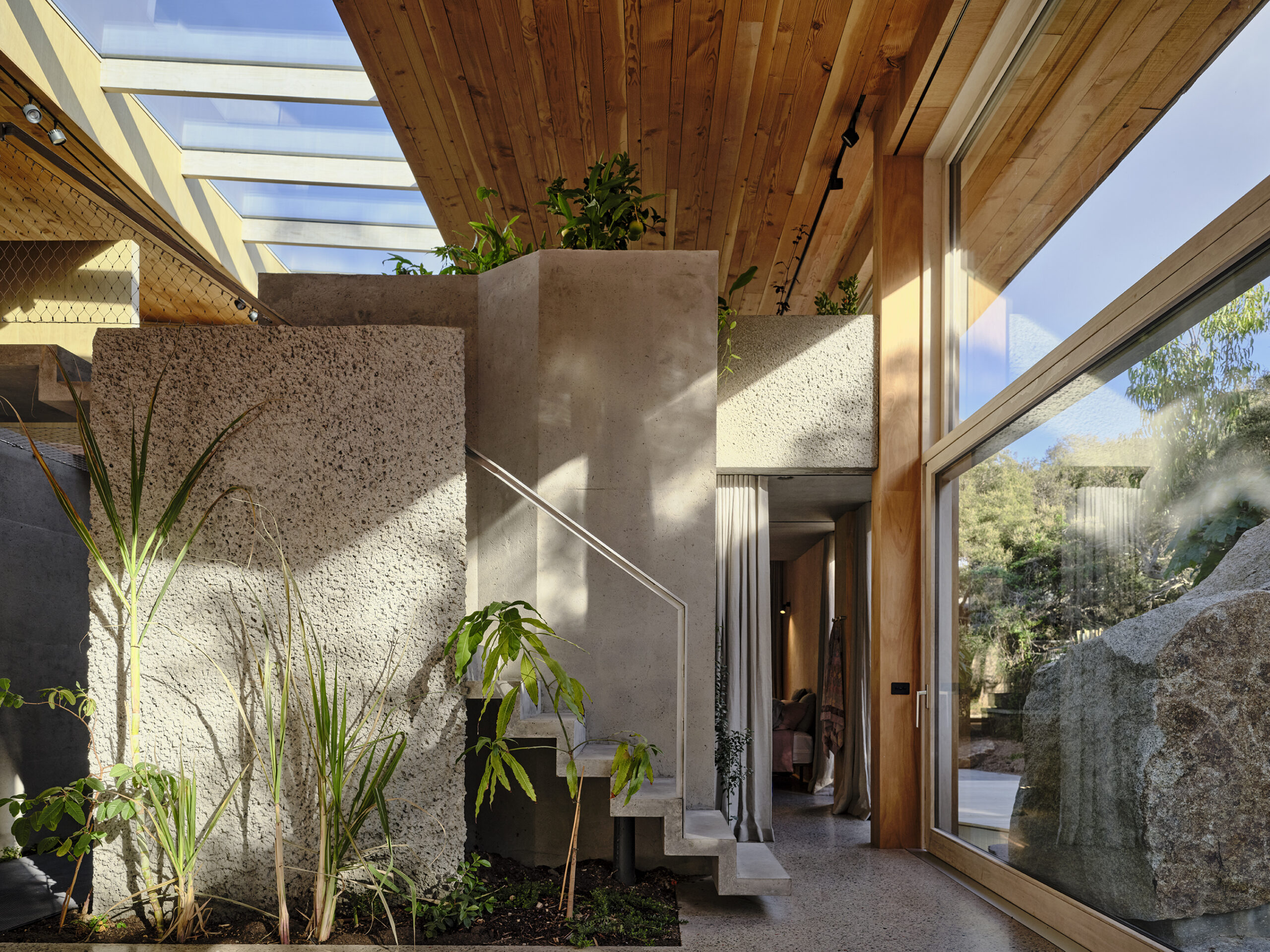 251030-CAVE-HOUSE0686