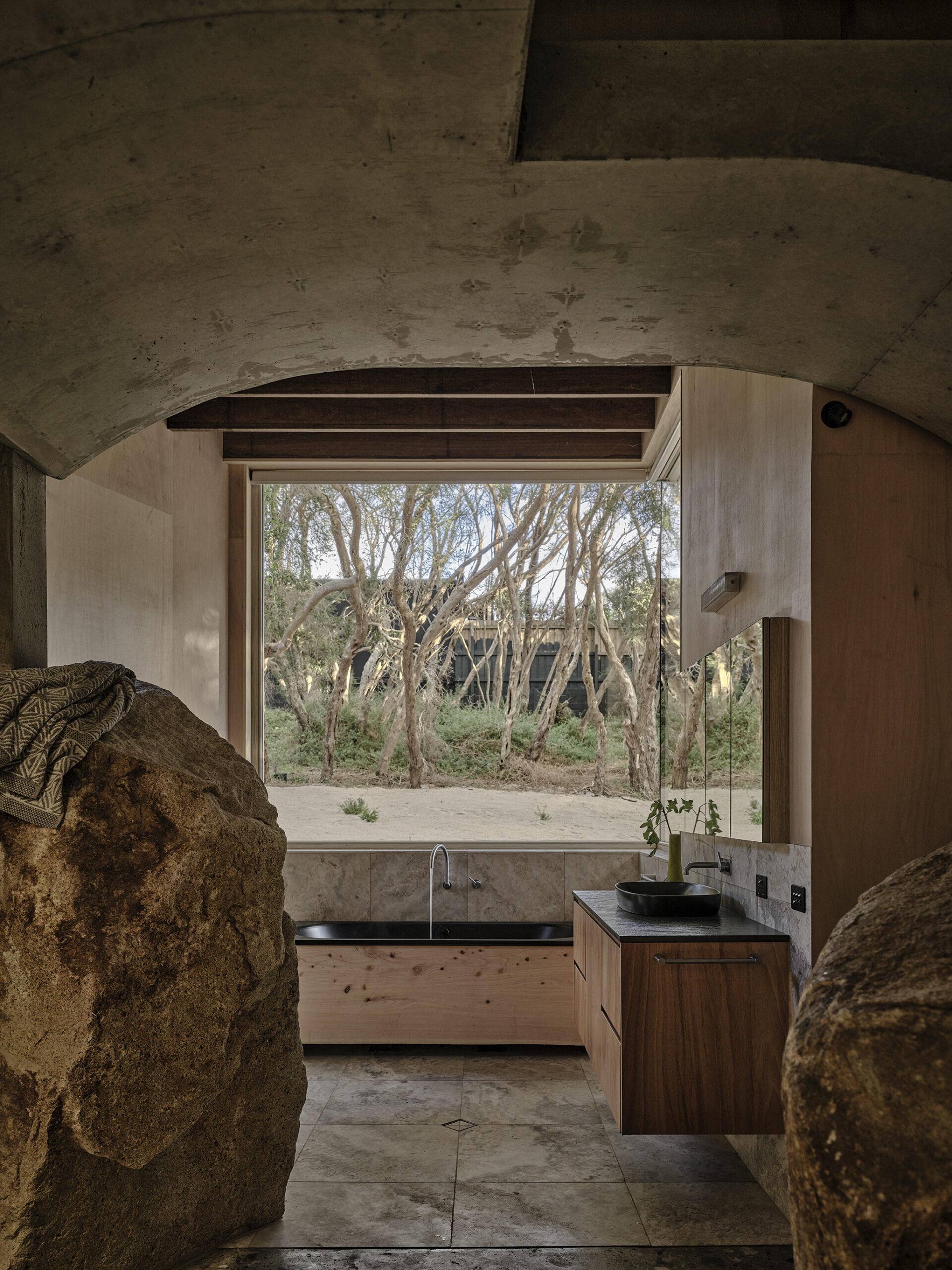 251030-CAVE-HOUSE0837