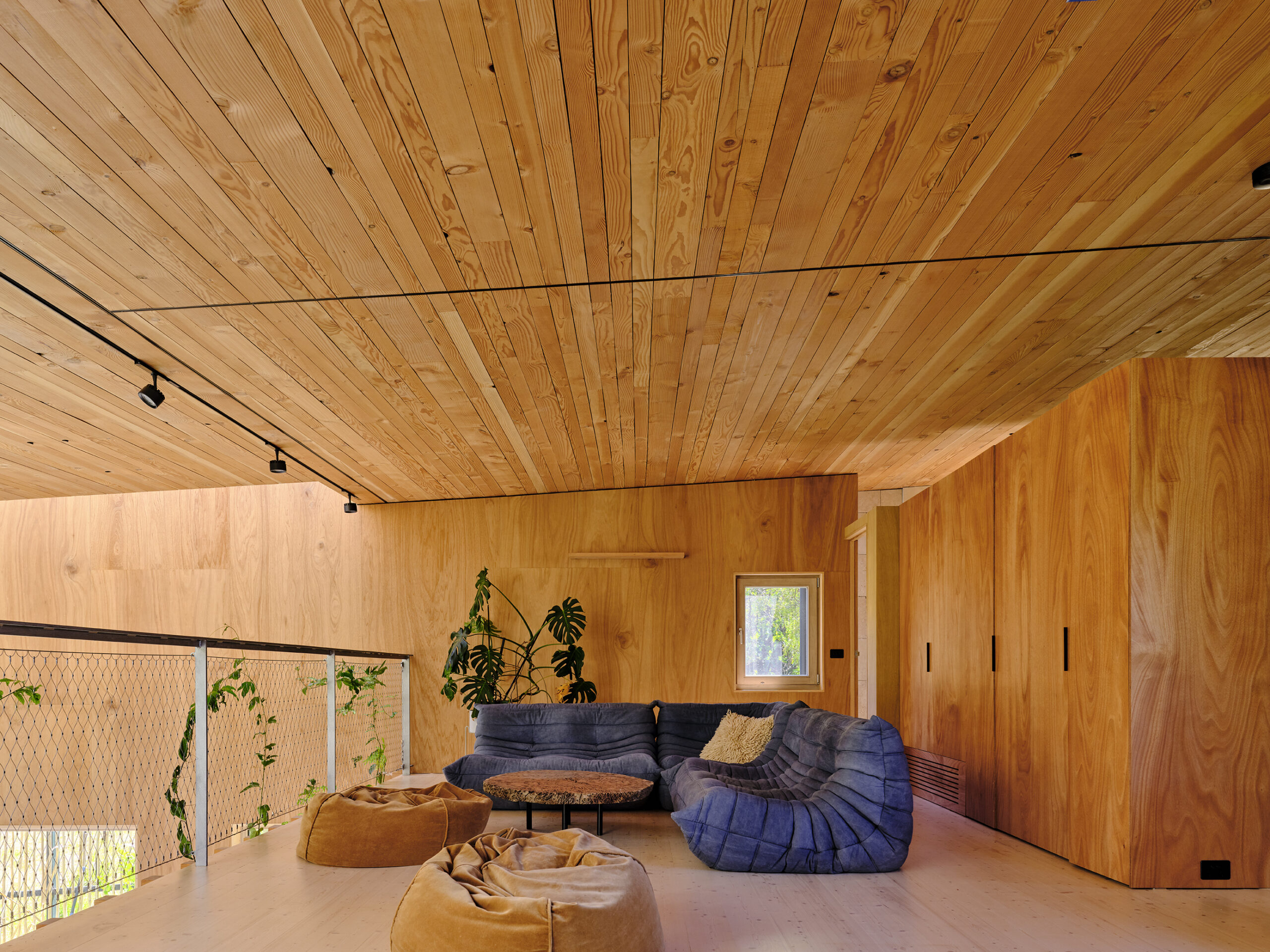 251030-CAVE-HOUSE2654