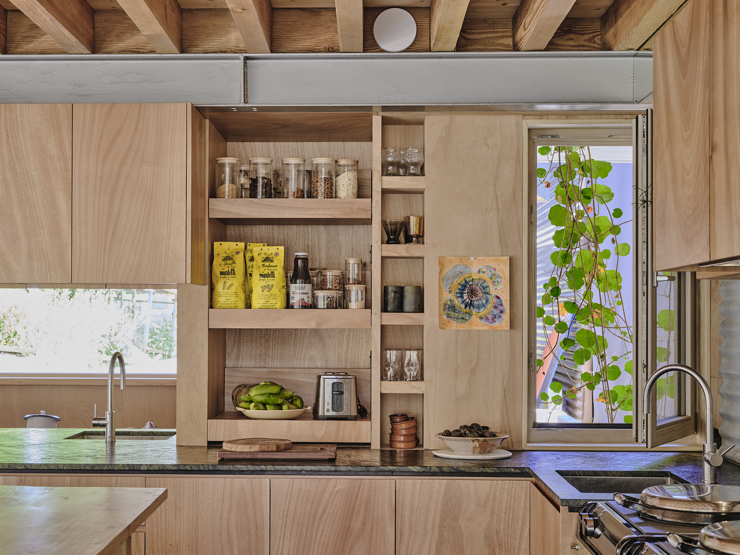 251030-CAVE-HOUSE2859