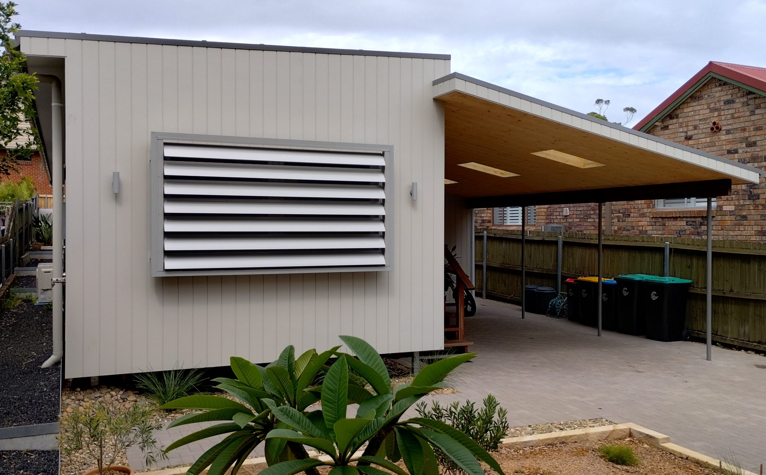 8-West-facing-front-of-house-