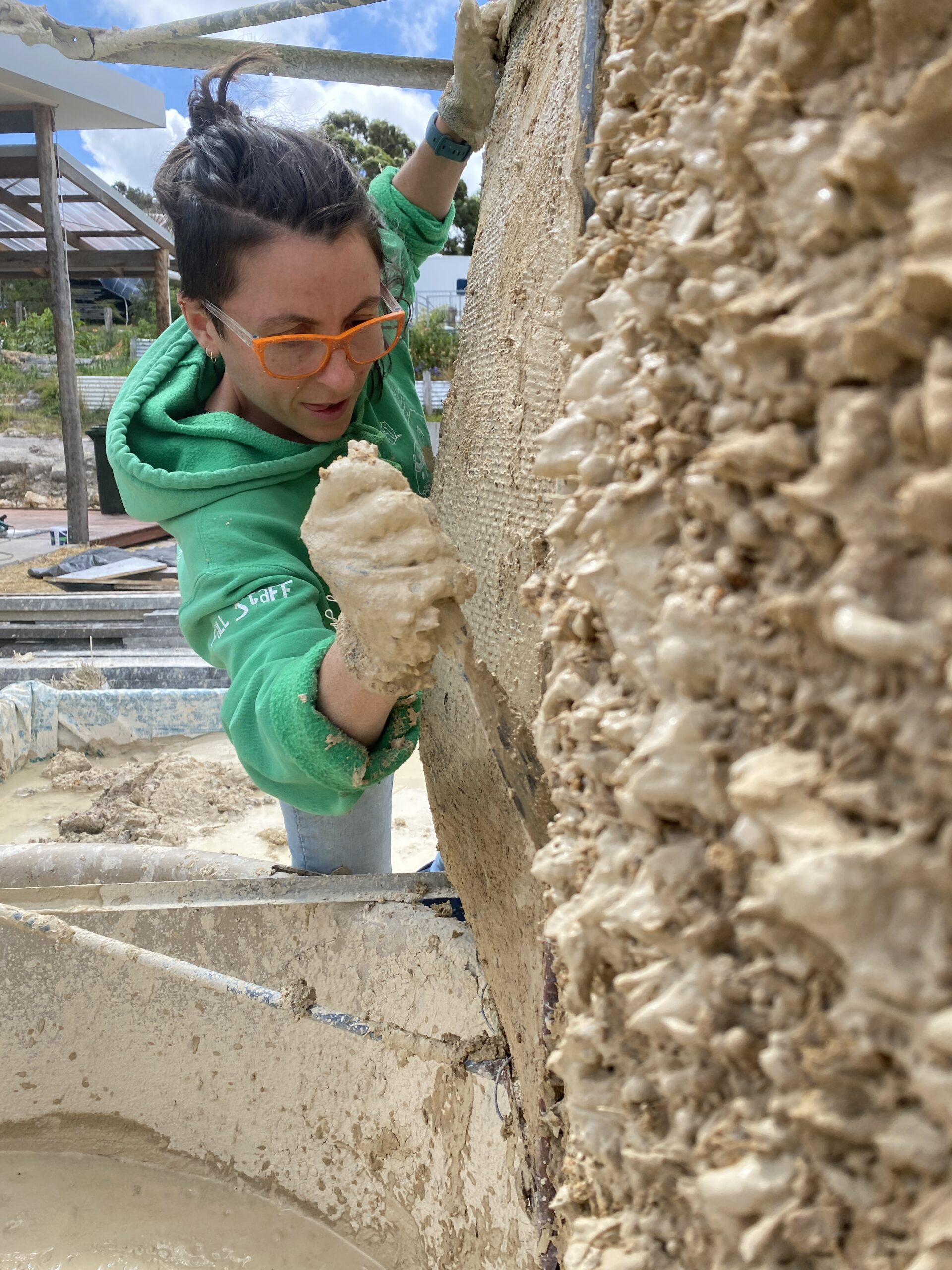 B-making-clay-render-with-clay-from-on-site