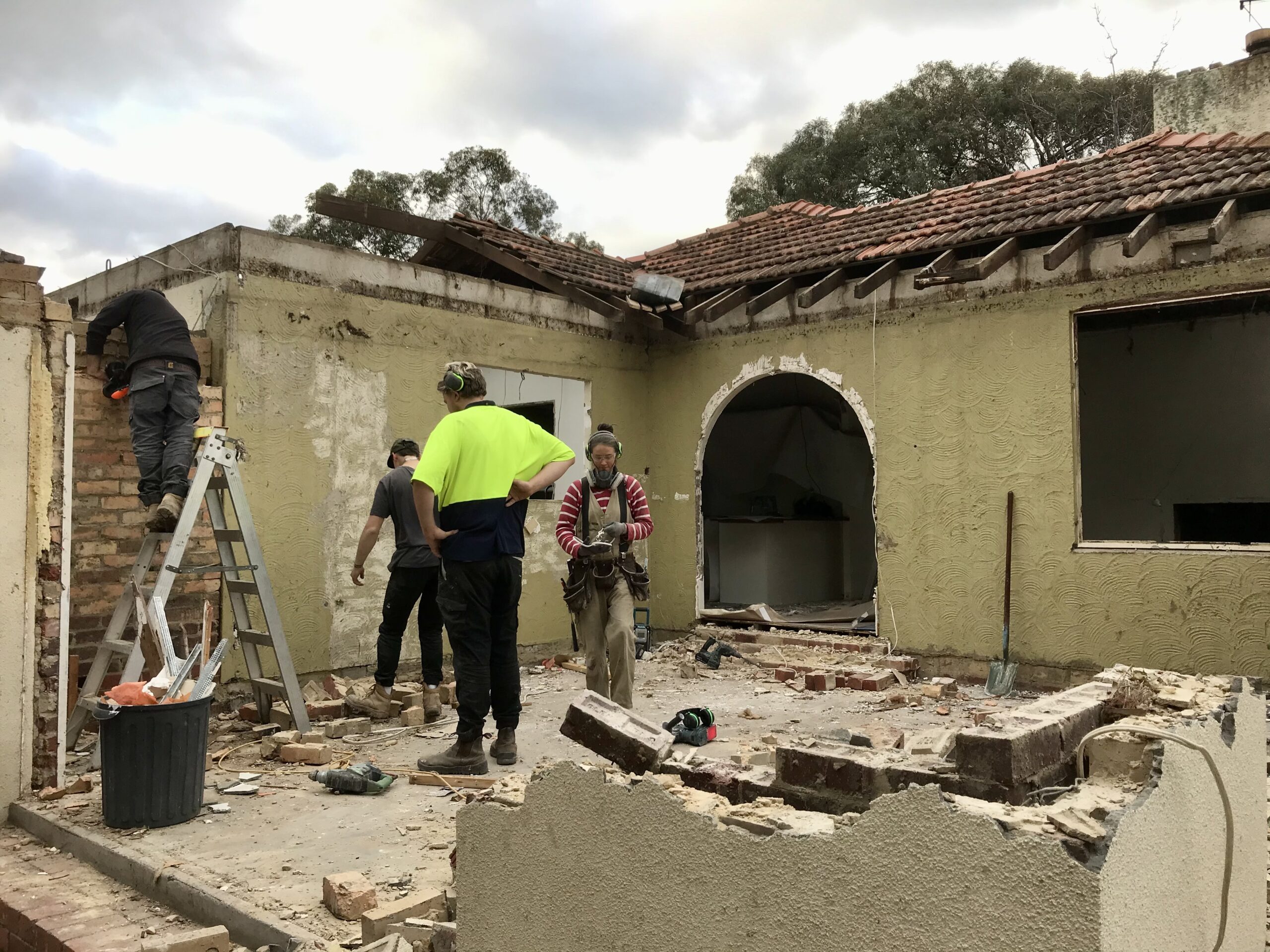 Demolition of old estension underway IMG_1310