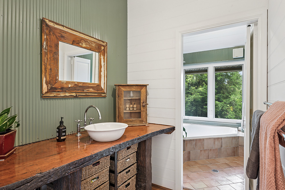 Downloaded-webres58525603-Bathroom01