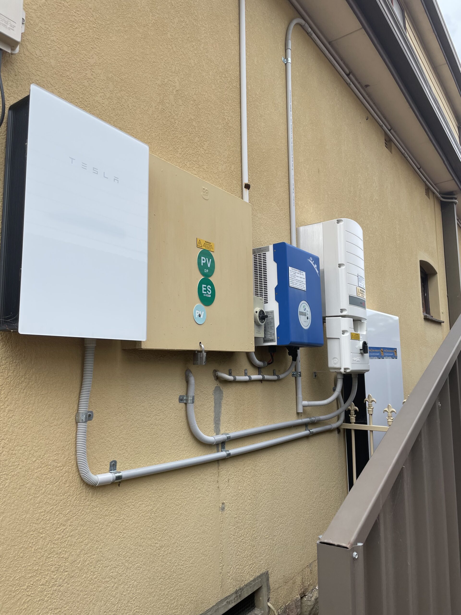 Inverters-and-battery