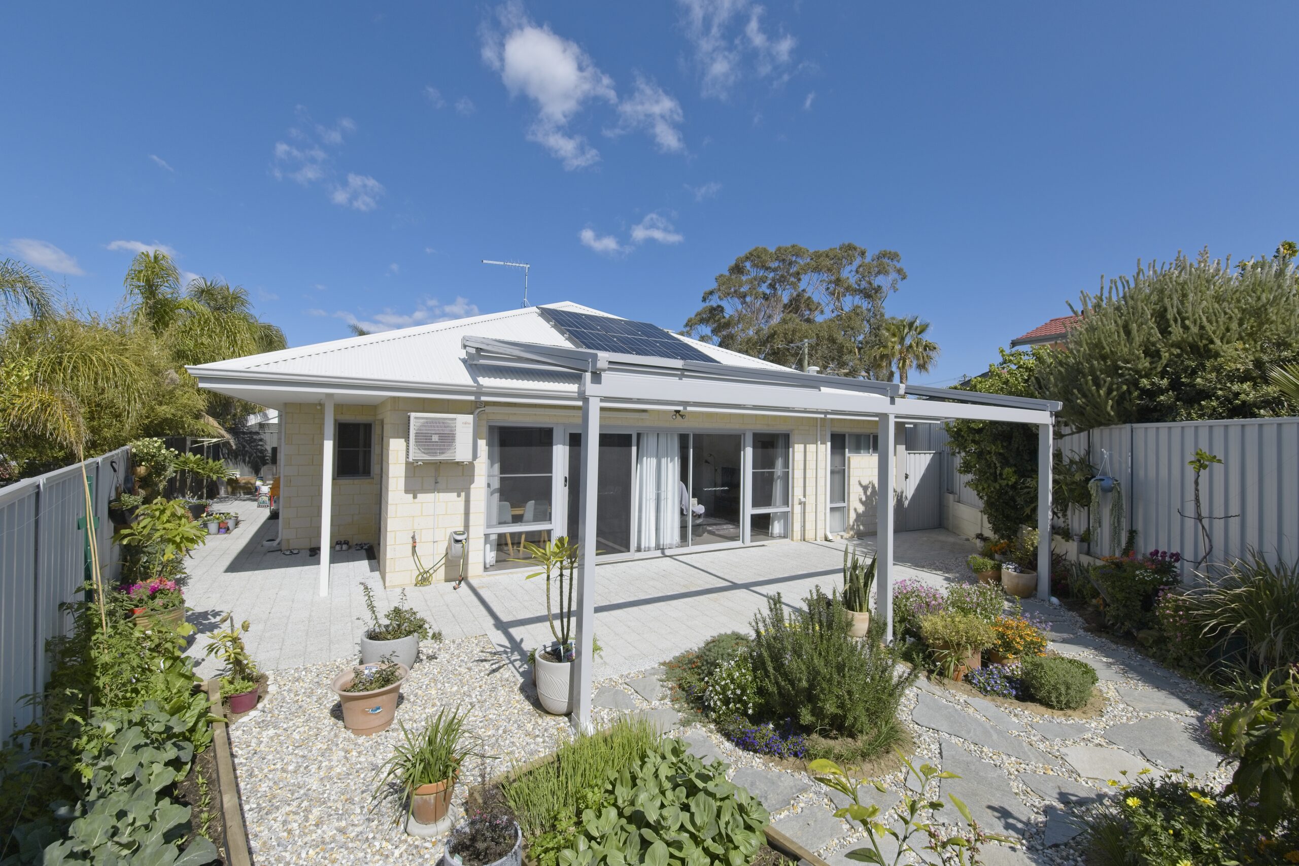 LUCKLEY-Carine-Andrew-Pritchard-Photography-1