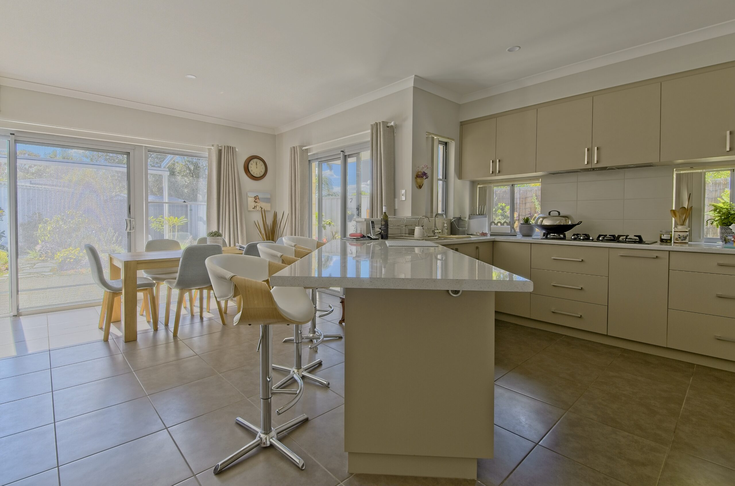 LUCKLEY-Carine-Andrew-Pritchard-Photography-6