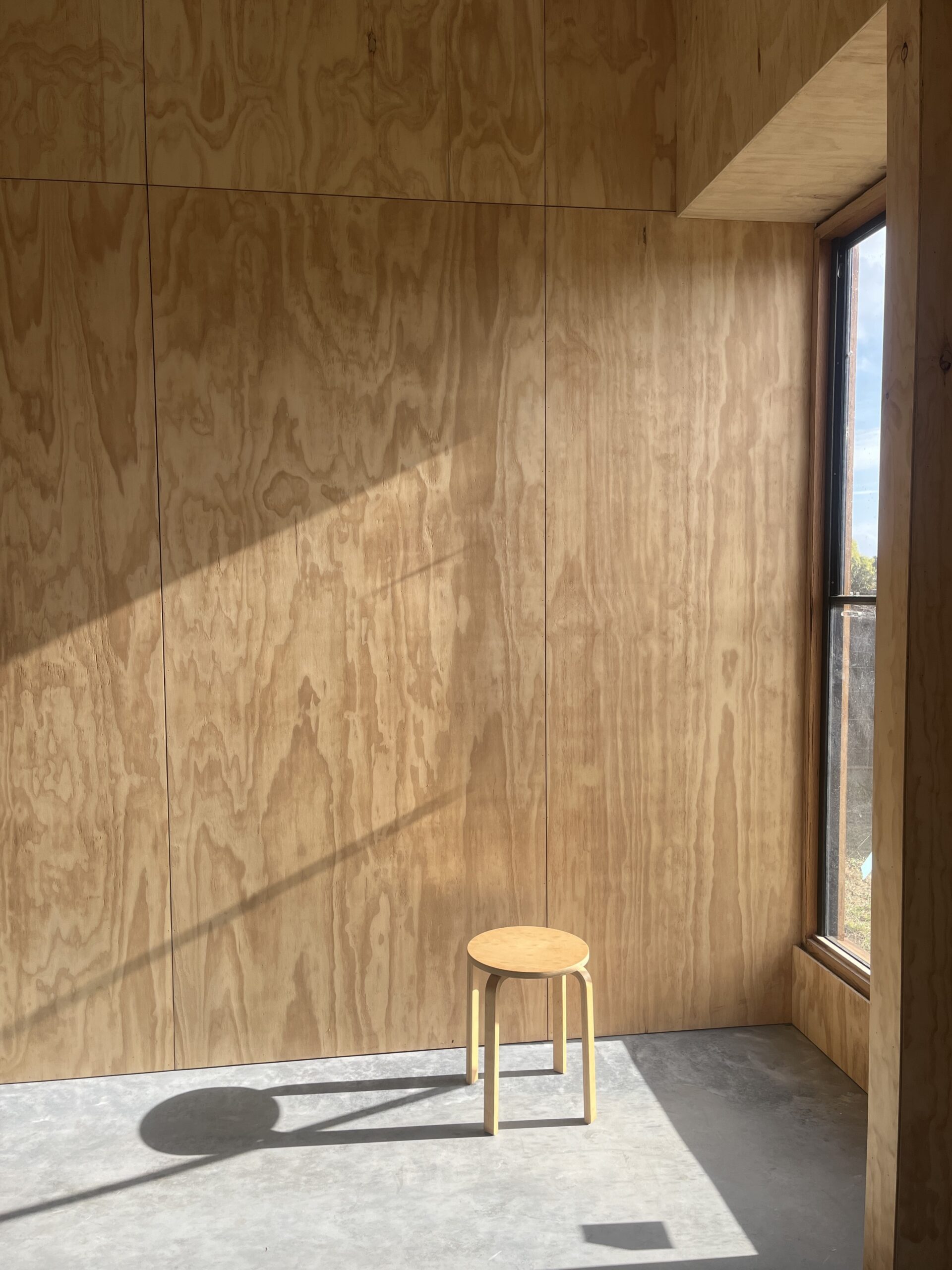 Studio-interior-with-low-carbon-concrete