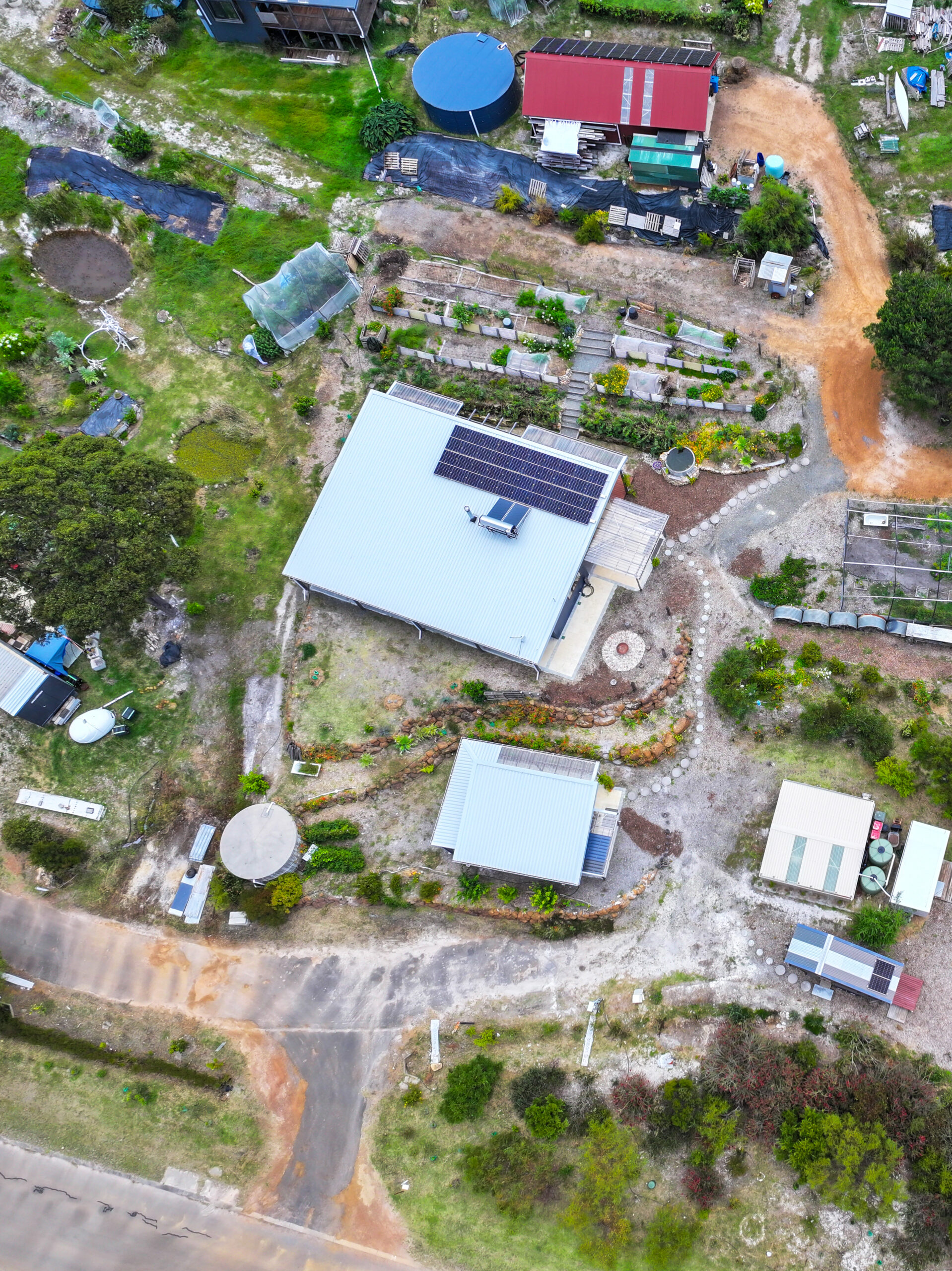 TINY-STRAWBALE-HOUSE-10