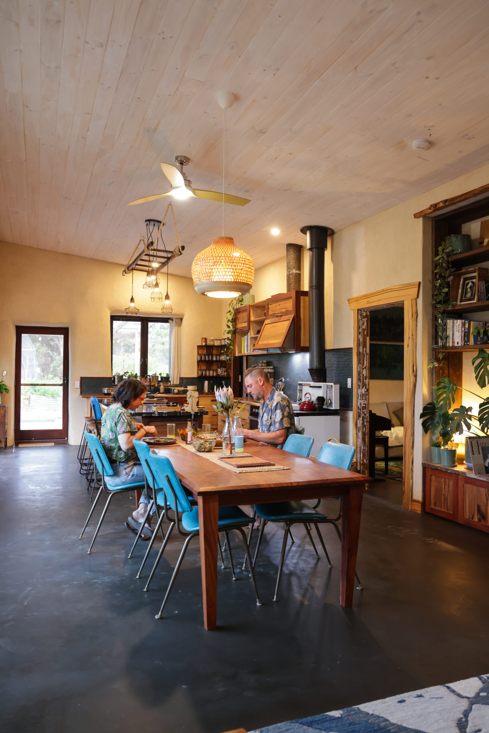 TINY-STRAWBALE-HOUSE-29