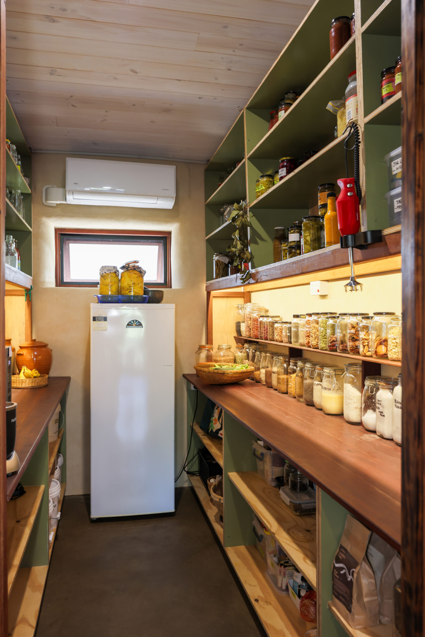 TINY-STRAWBALE-HOUSE-41