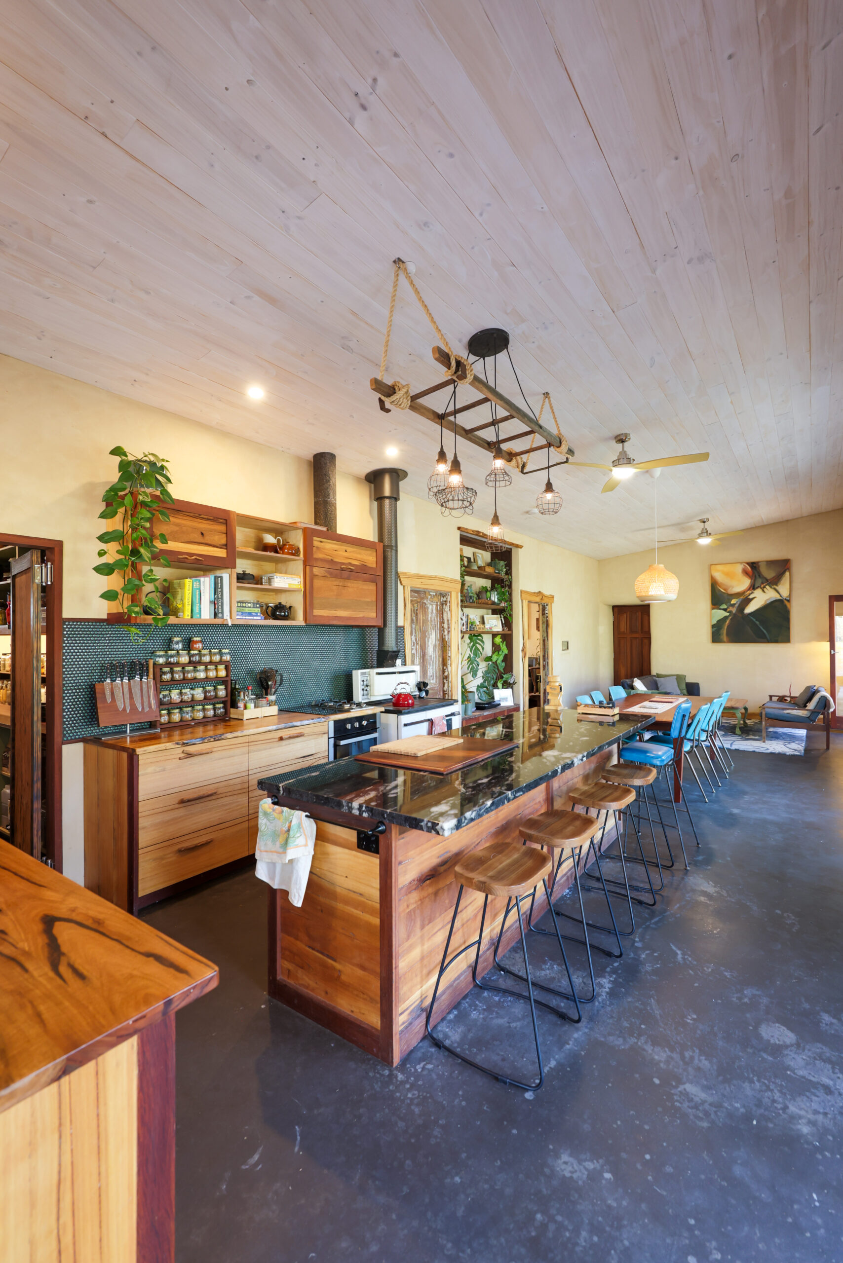 TINY-STRAWBALE-HOUSE-43