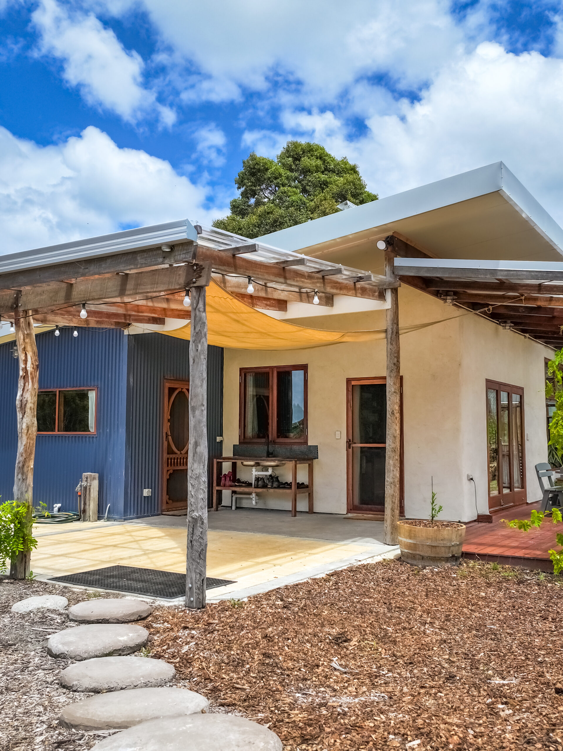 TINY-STRAWBALE-HOUSE-8