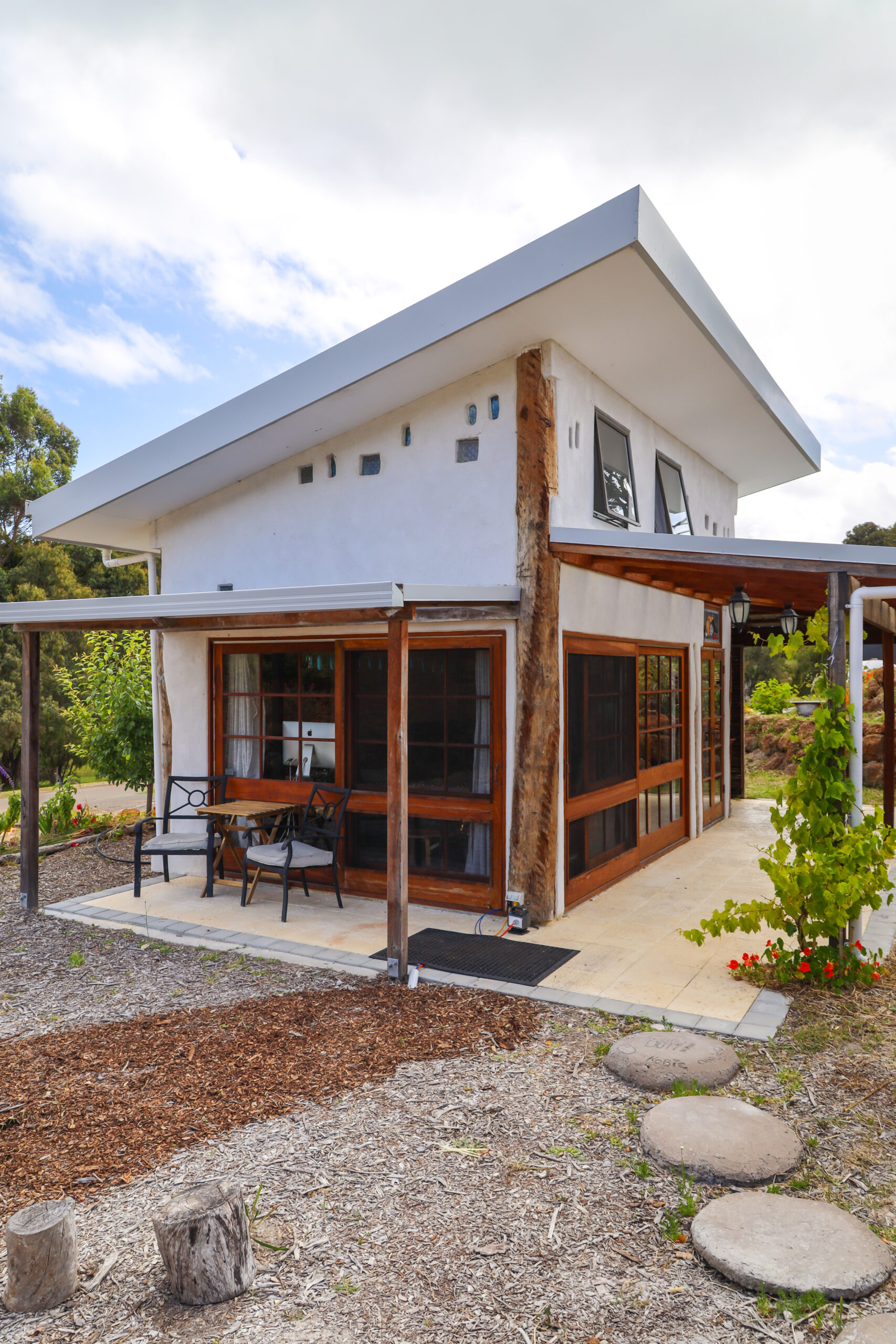TINY-STRAWBALE-HOUSE