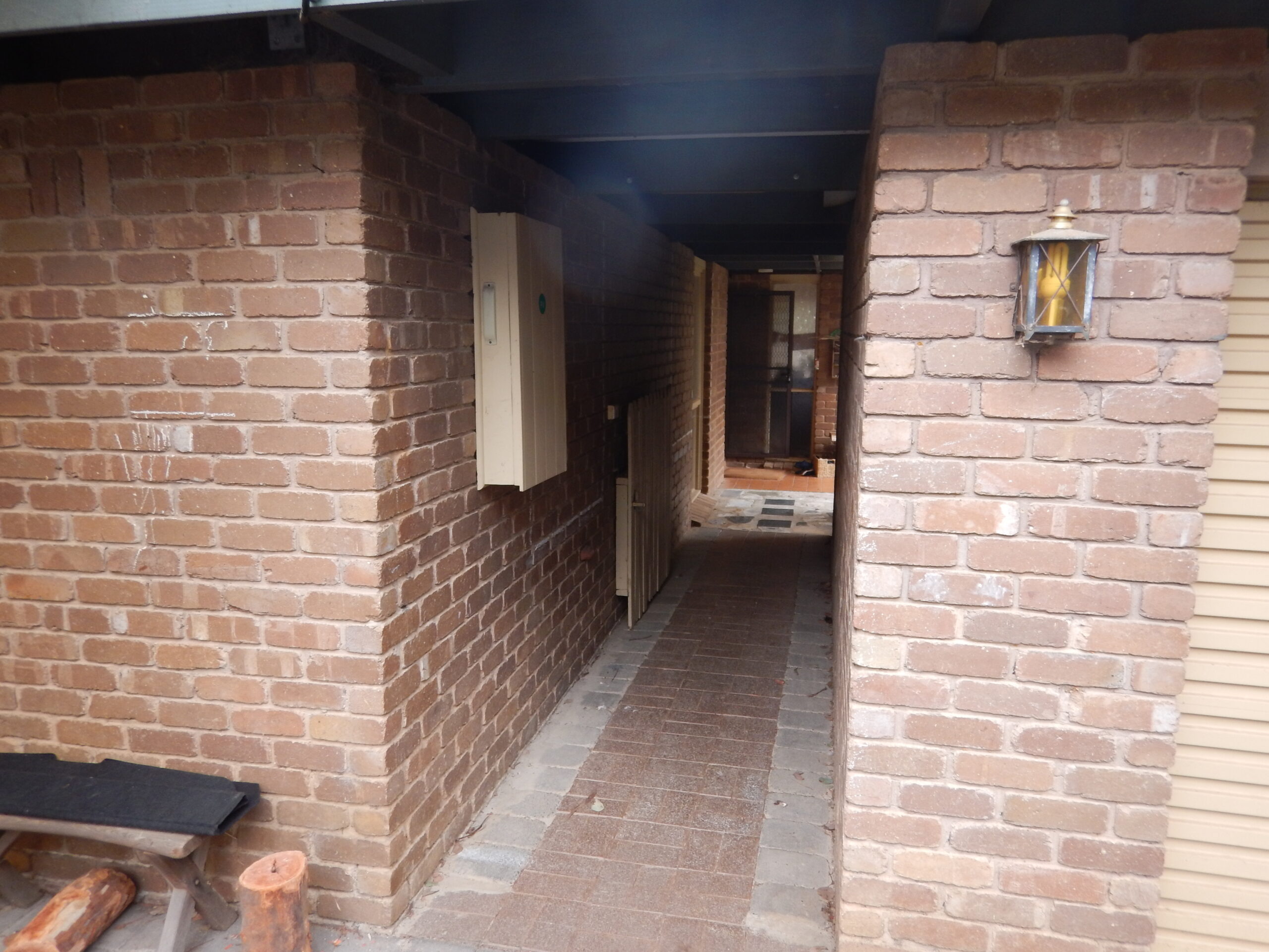 old-house-front-zoomed-in