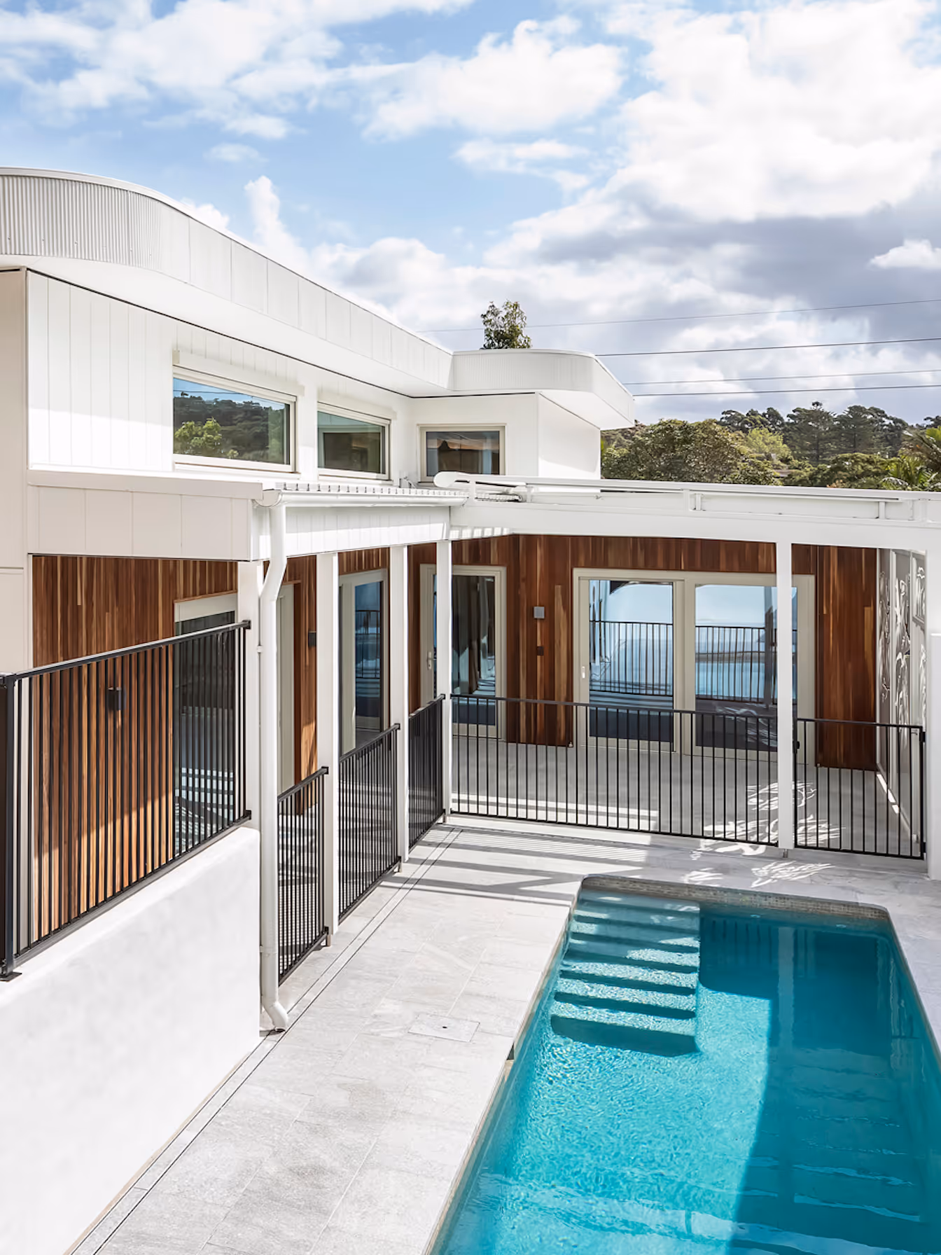 686f24a4e4cce6d99cefd59a_05-portrait-envirotecture-curvaceous-passivhaus-nsw-pool