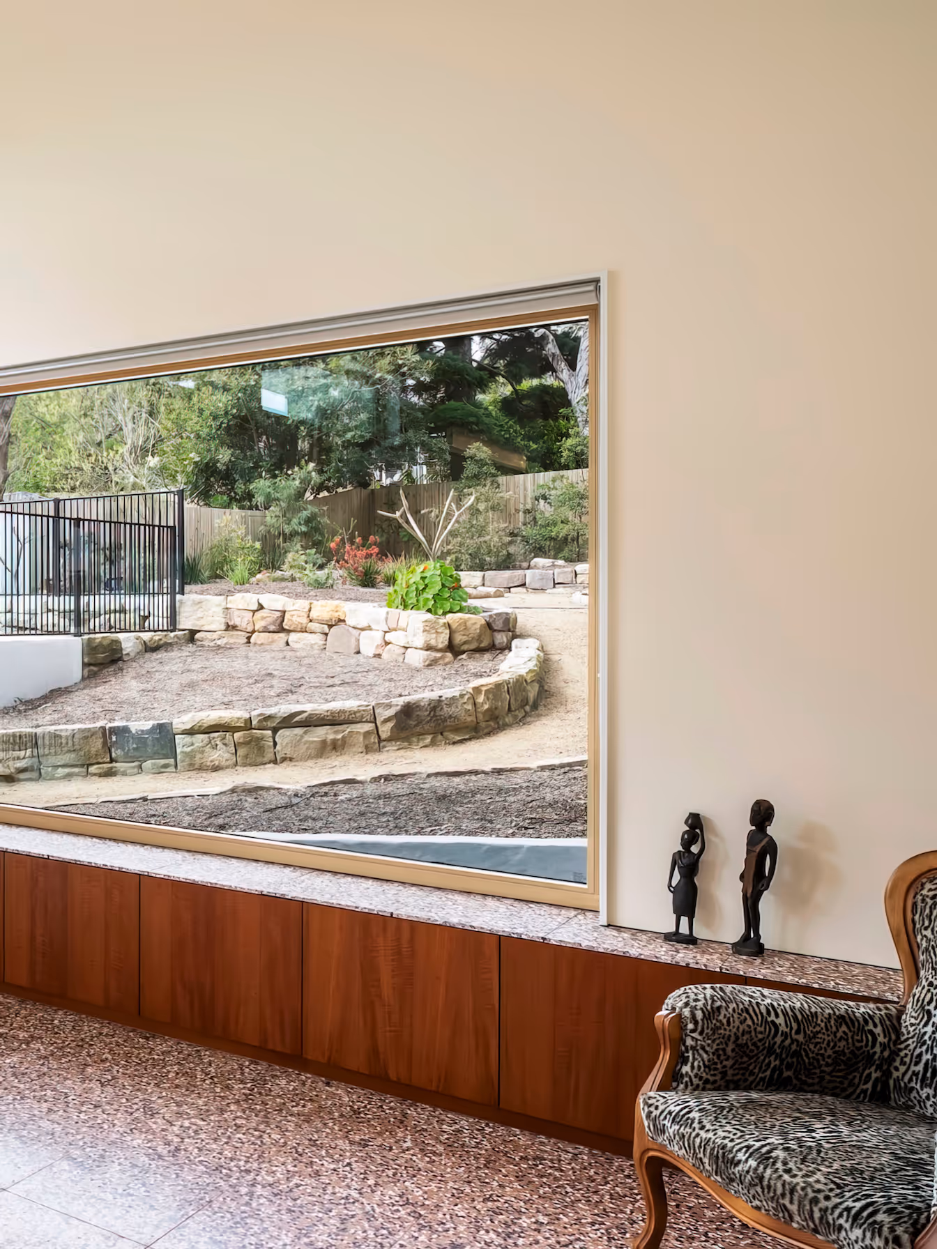 686f24b3eb7193d606e5227b_10-portrait-envirotecture-curvaceous-passivhaus-nsw-joinery