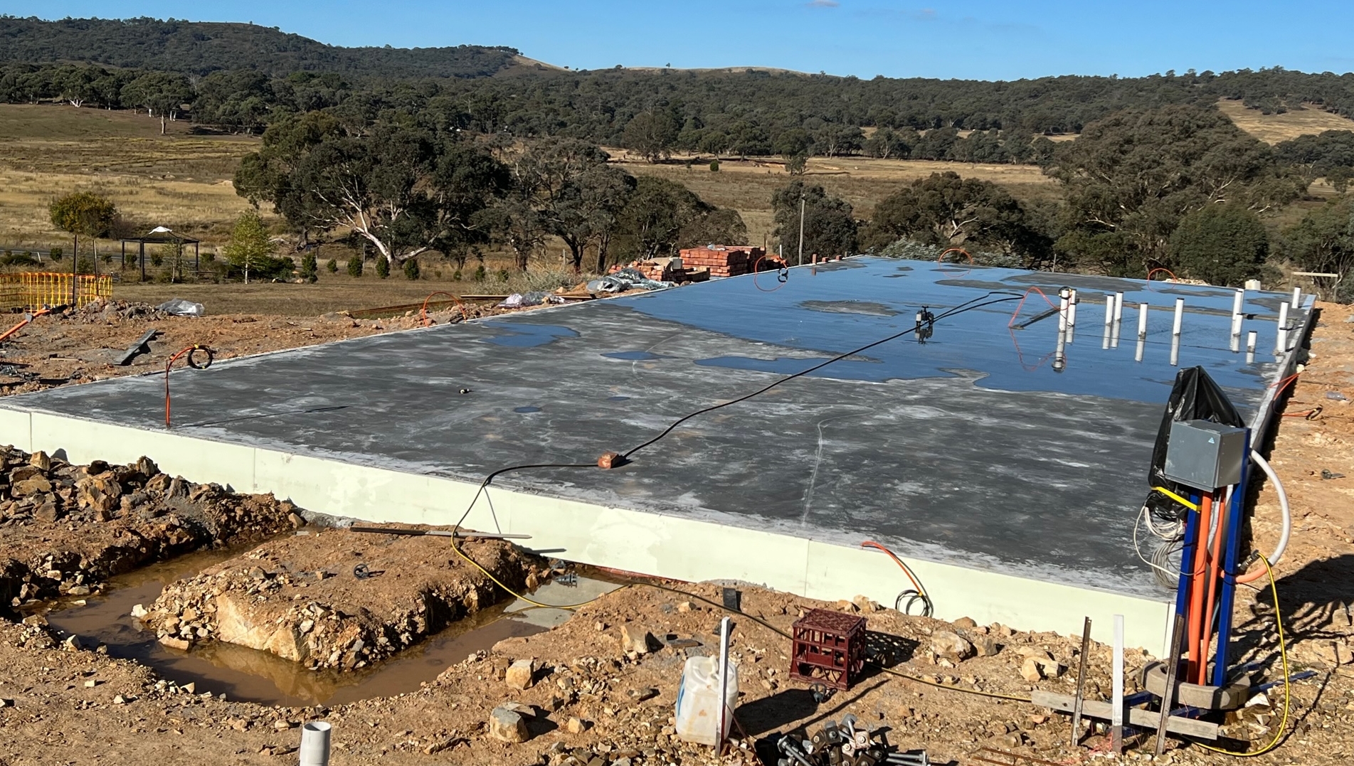 Edge-insulated-concrete-slab
