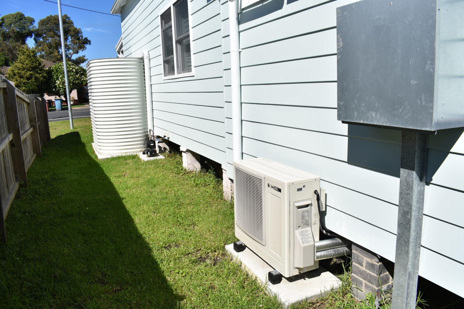 Heat-pump-and-water-tank